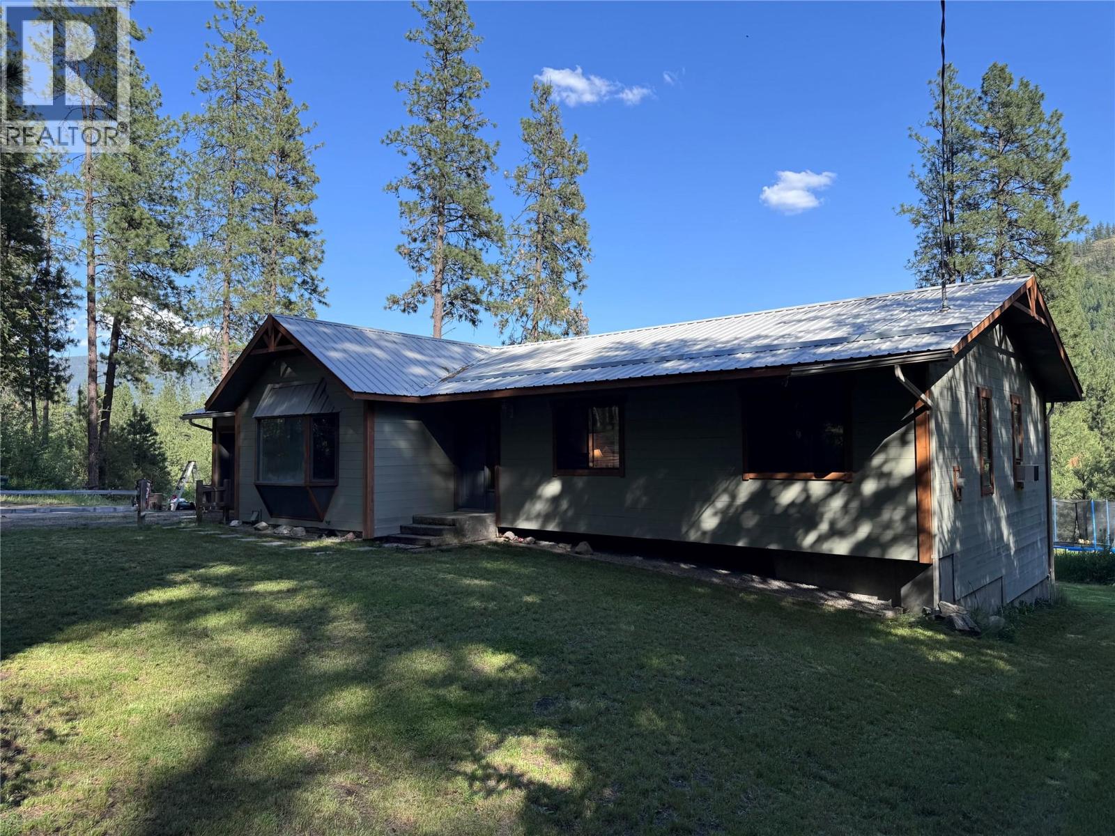 725 3 Highway, Christina Lake, British Columbia  V0H 1E0 - Photo 2 - 10392055