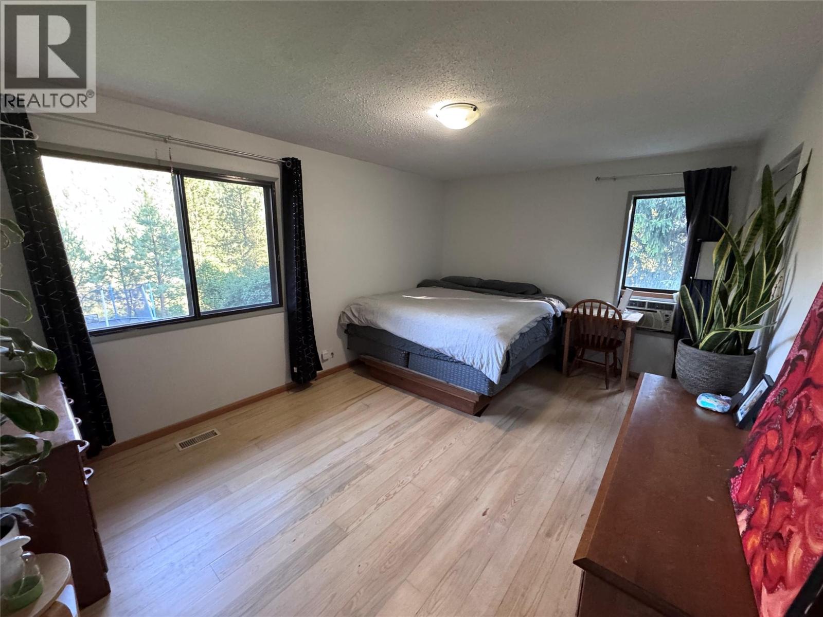 725 3 Highway, Christina Lake, British Columbia  V0H 1E0 - Photo 21 - 10392055