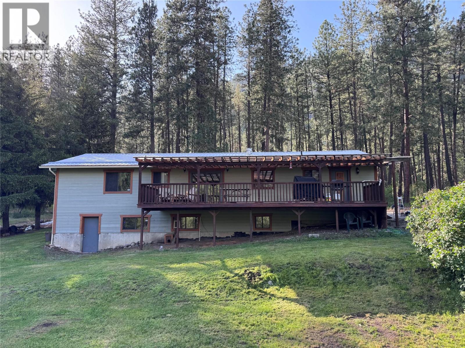 725 3 Highway, Christina Lake, British Columbia  V0H 1E0 - Photo 3 - 10392055