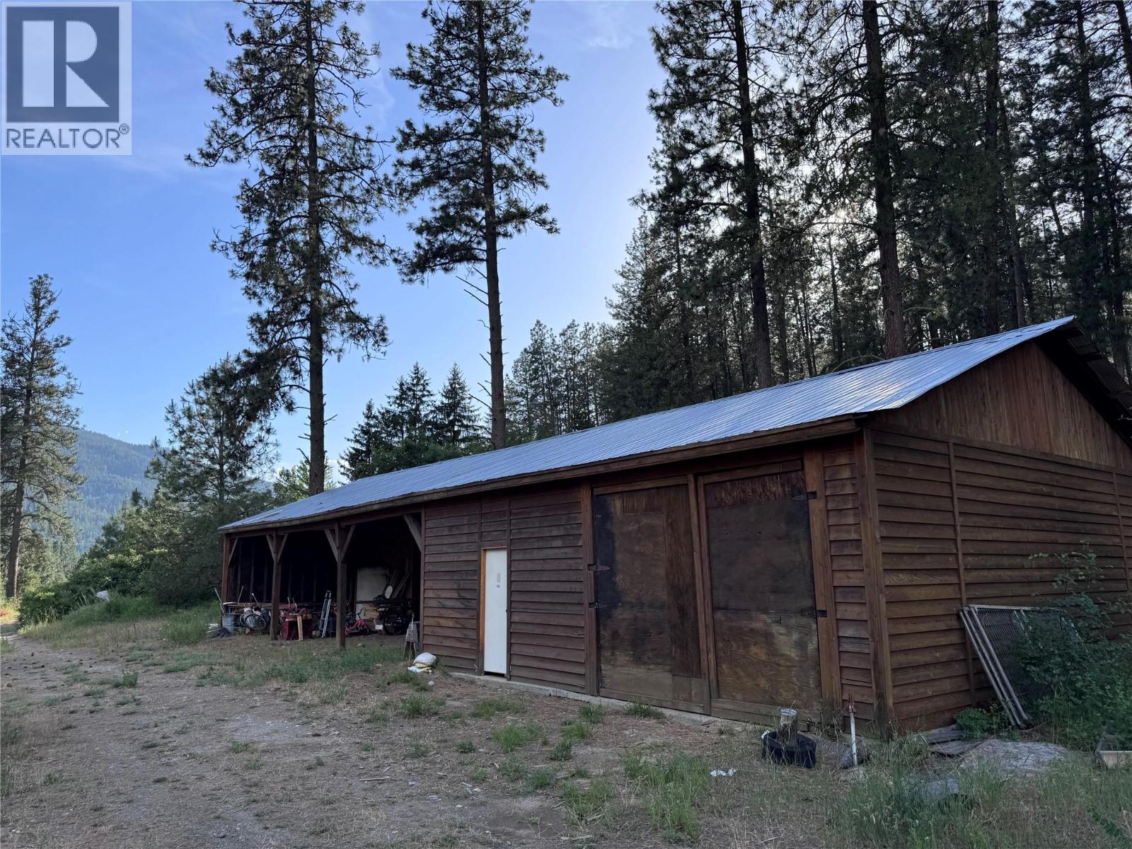 725 3 Highway, Christina Lake, British Columbia  V0H 1E0 - Photo 31 - 10392055