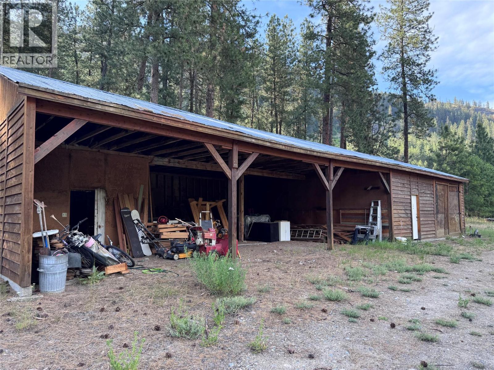 725 3 Highway, Christina Lake, British Columbia  V0H 1E0 - Photo 32 - 10392055