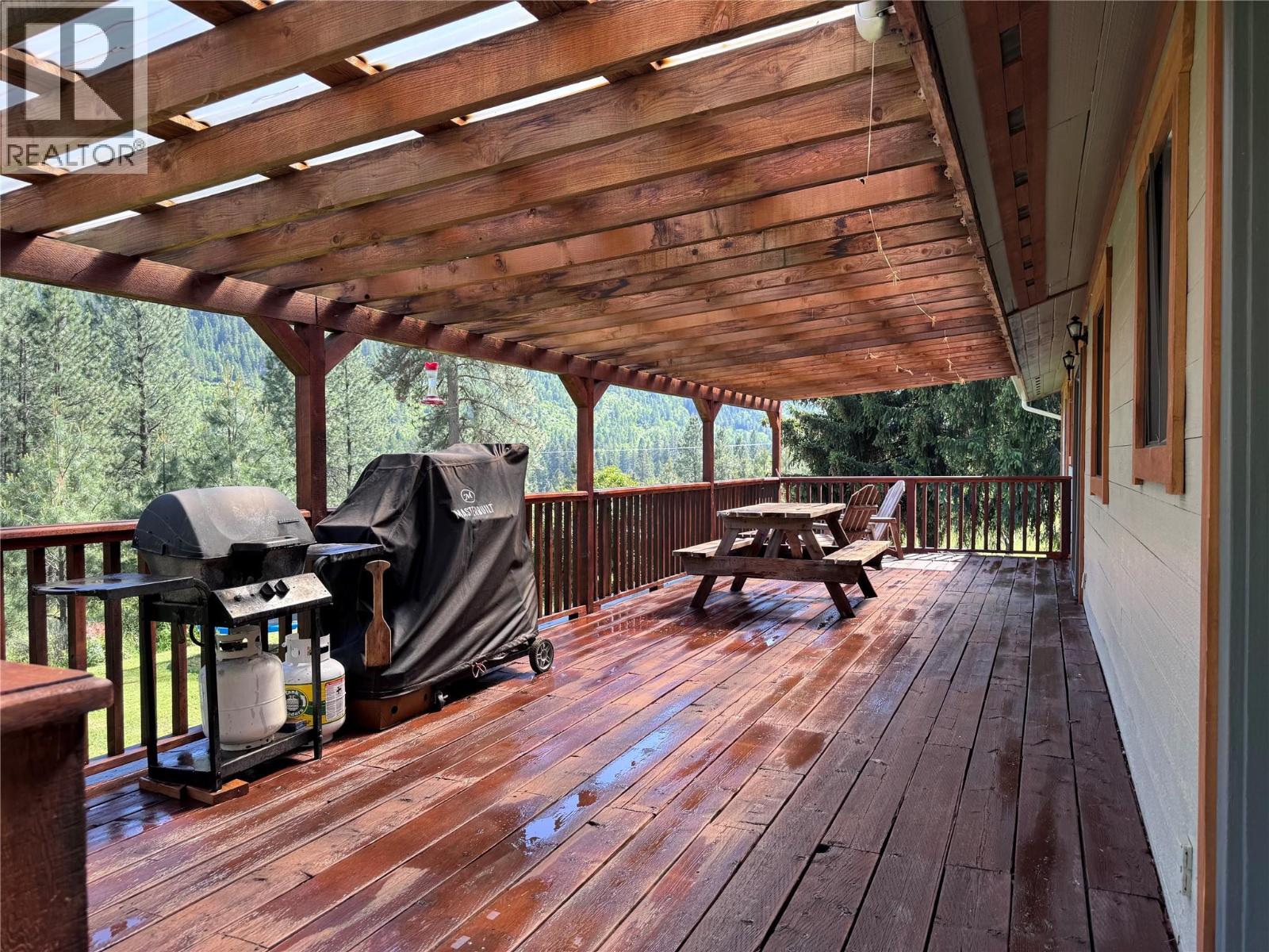 725 3 Highway, Christina Lake, British Columbia  V0H 1E0 - Photo 4 - 10392055