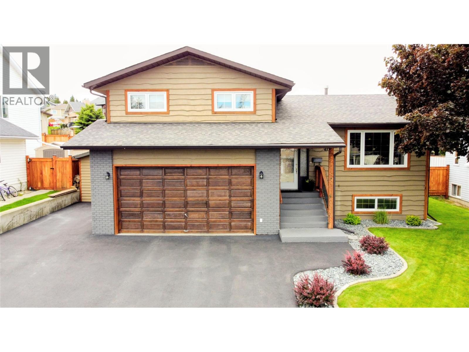 201 Birch Drive, Cranbrook, British Columbia  V1C 5X9 - Photo 2 - 10392131
