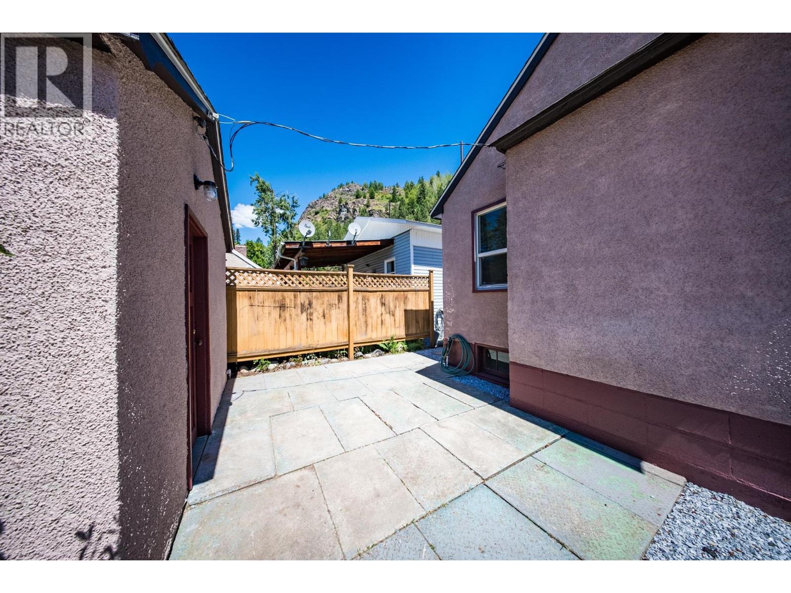 1110 Second Avenue, Trail, British Columbia  V1R 1L4 - Photo 38 - 10392130