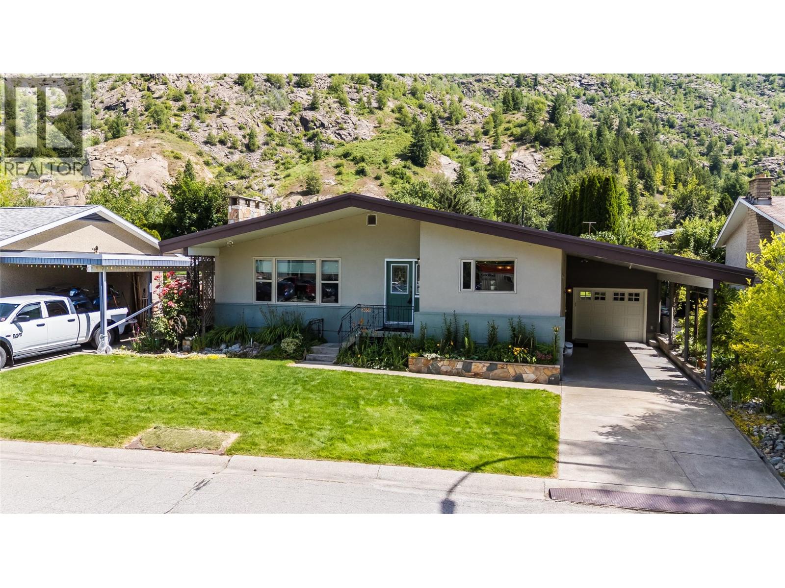 3651 Carnation Drive, Trail, British Columbia  V1R 2W5 - Photo 2 - 10392234