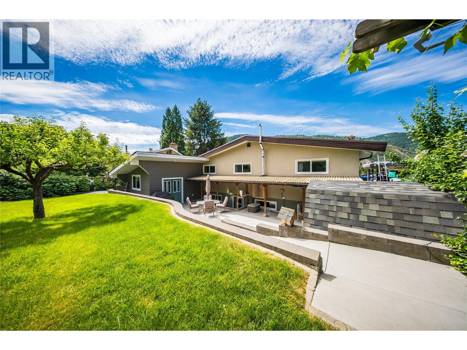3651 Carnation Drive, Trail, British Columbia  V1R 2W5 - Photo 3 - 10392234