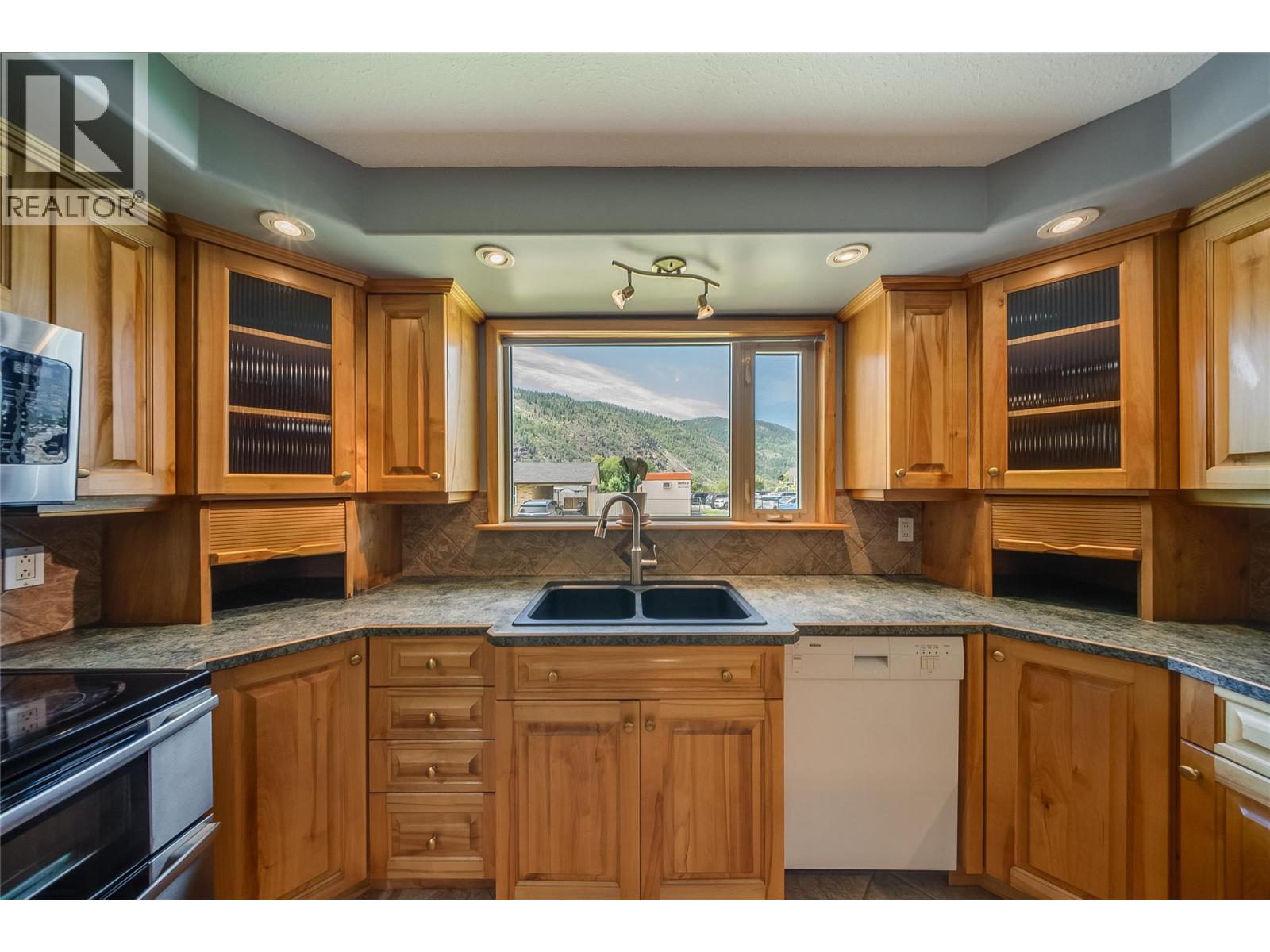 3651 Carnation Drive, Trail, British Columbia  V1R 2W5 - Photo 4 - 10392234