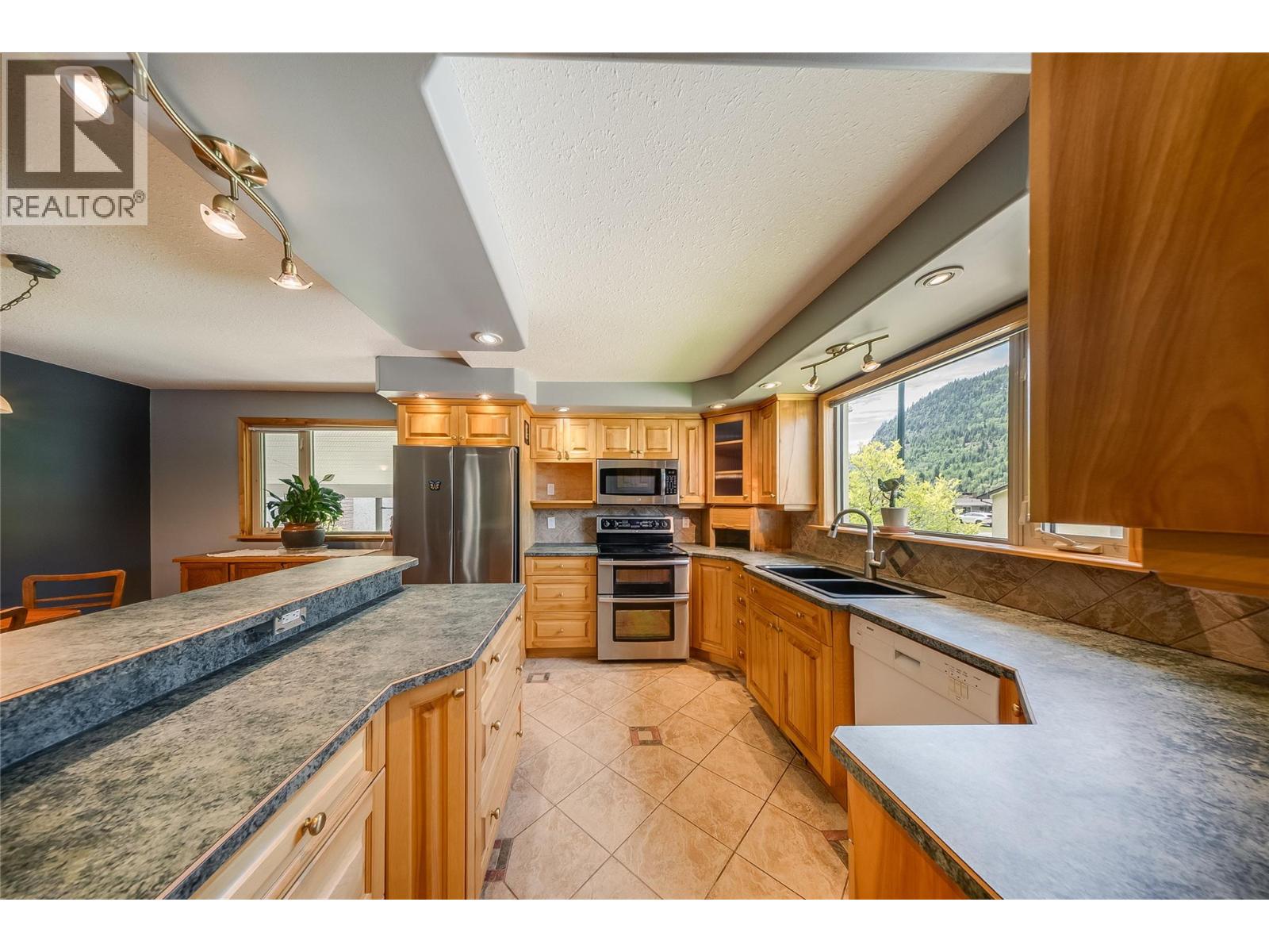 3651 Carnation Drive, Trail, British Columbia  V1R 2W5 - Photo 5 - 10392234