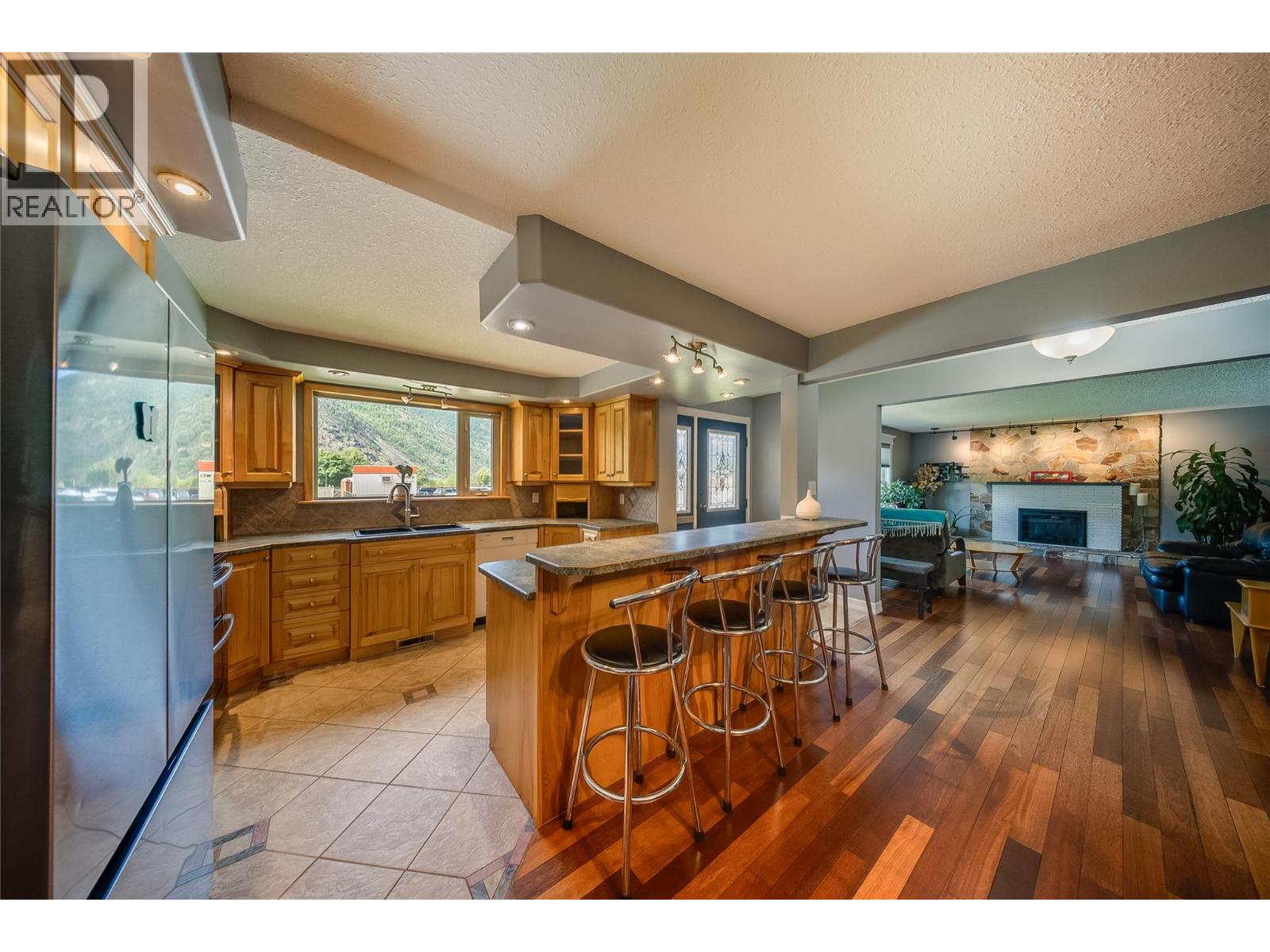 3651 Carnation Drive, Trail, British Columbia  V1R 2W5 - Photo 7 - 10392234