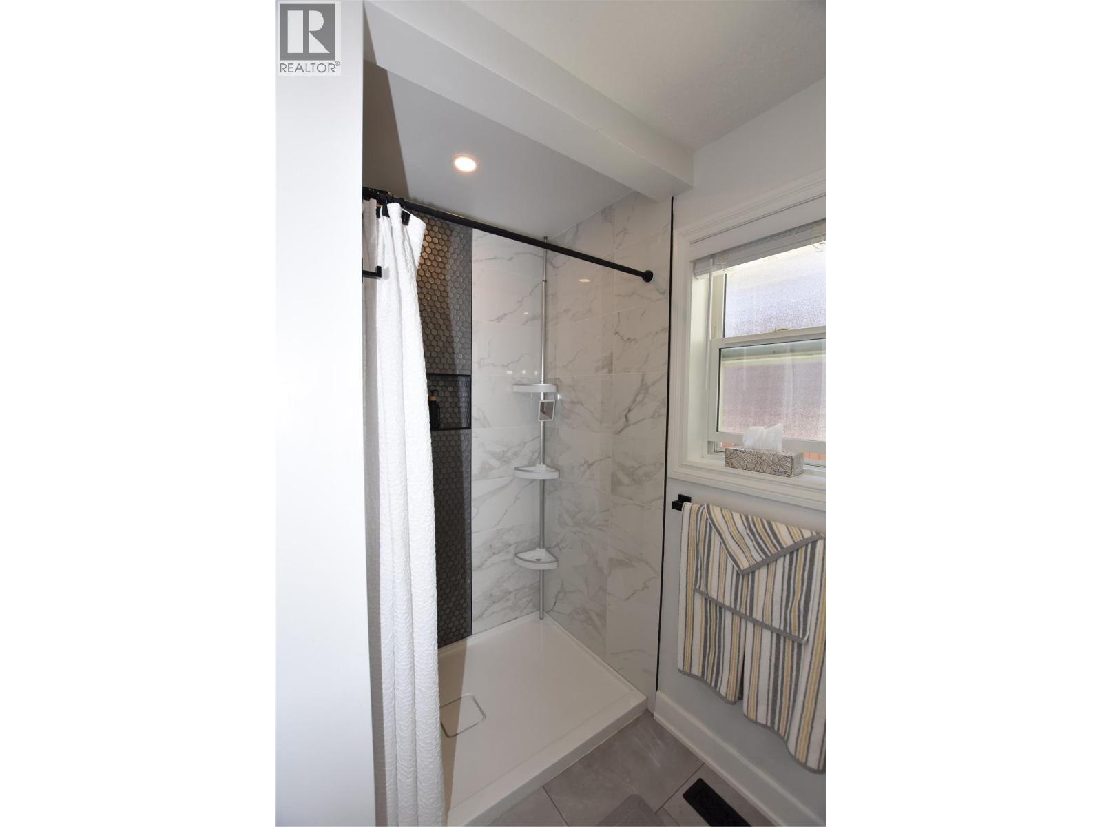 562 Meadowlark Avenue, Vernon, British Columbia  V1H 2A1 - Photo 29 - 10392235