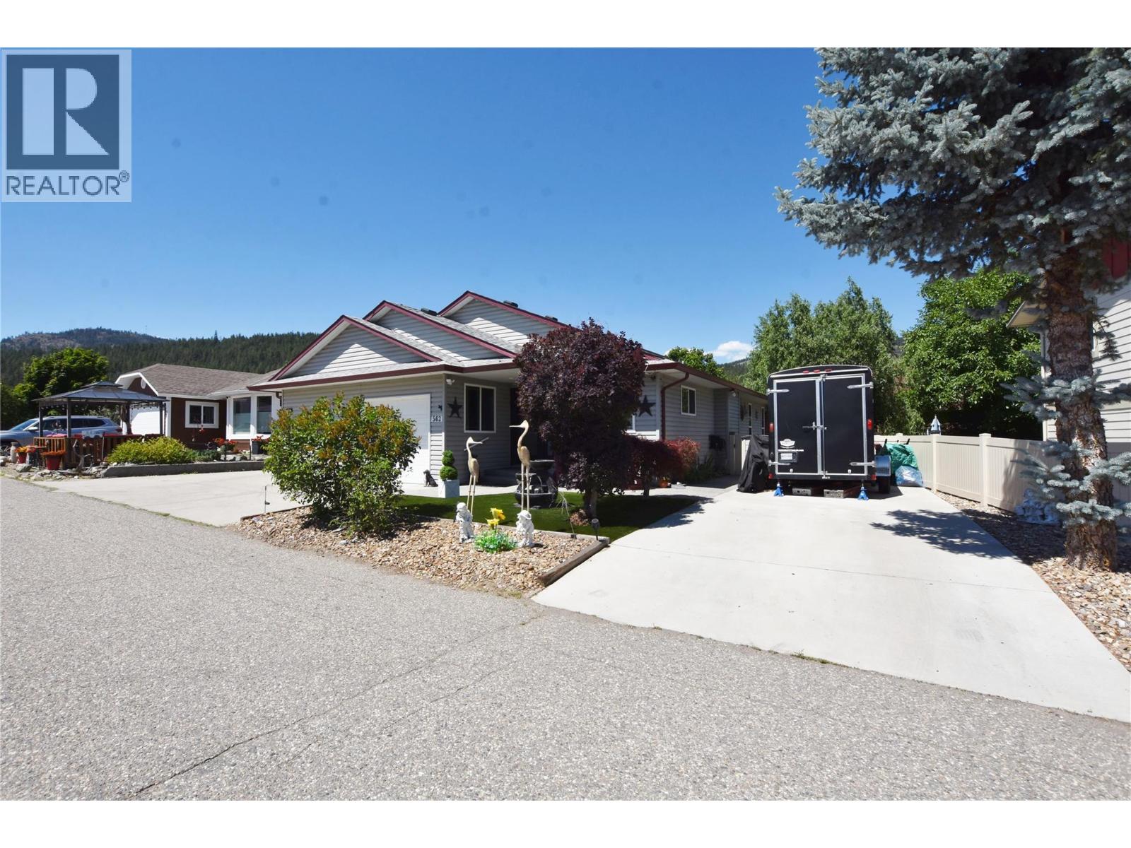 562 Meadowlark Avenue, Vernon, British Columbia  V1H 2A1 - Photo 3 - 10392235