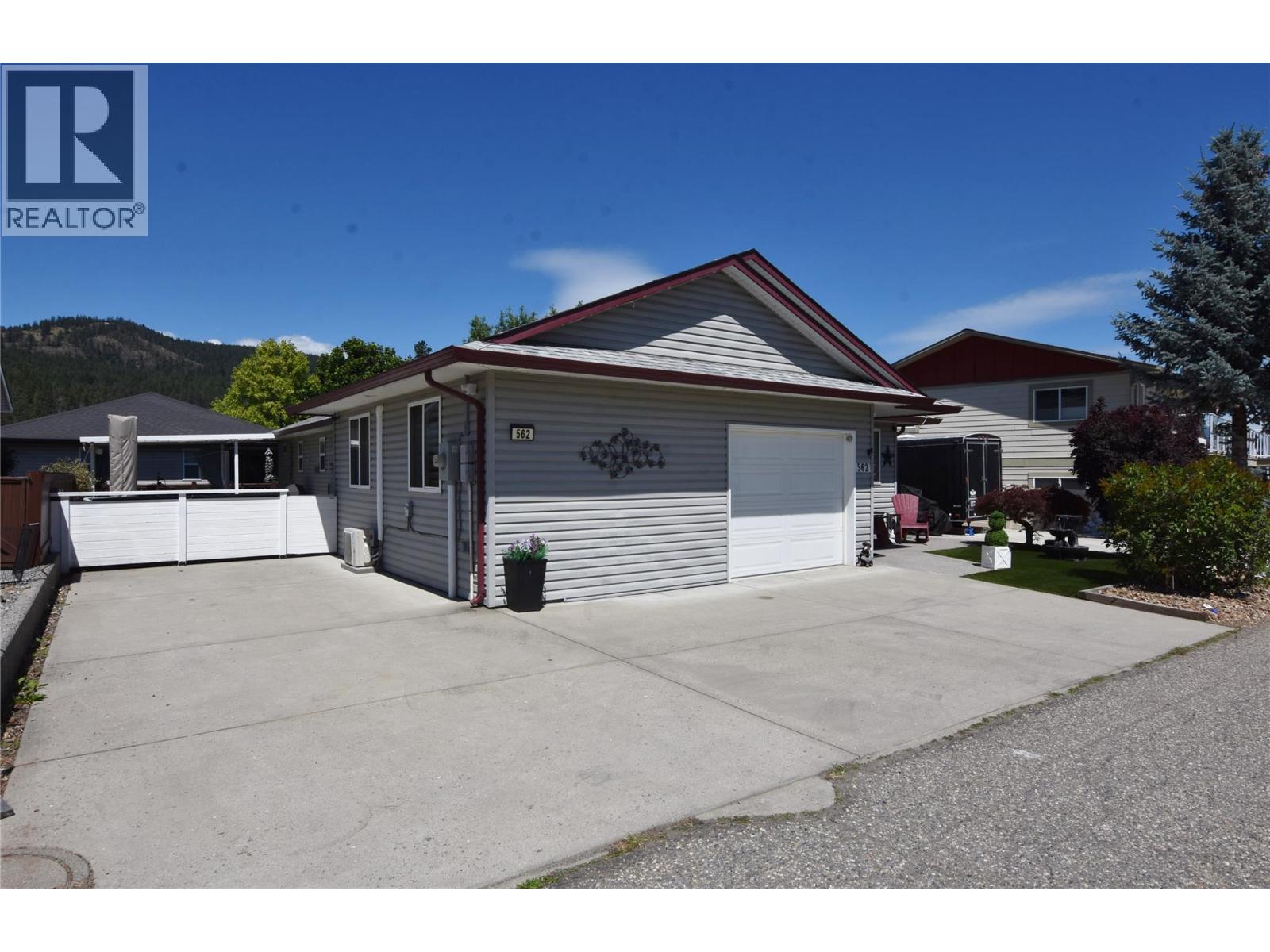 562 Meadowlark Avenue, Vernon, British Columbia  V1H 2A1 - Photo 4 - 10392235