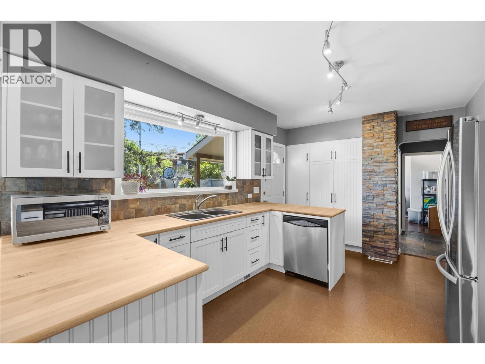 1428 Balfour Street, Penticton, British Columbia  V2A 4Z1 - Photo 3 - 10392087