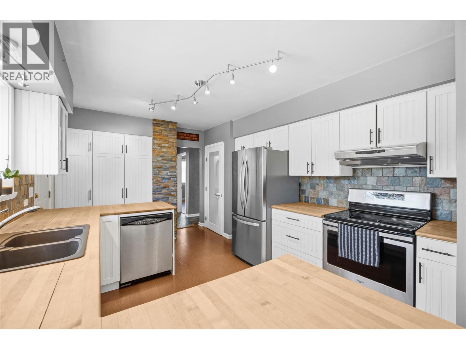 1428 Balfour Street, Penticton, British Columbia  V2A 4Z1 - Photo 4 - 10392087