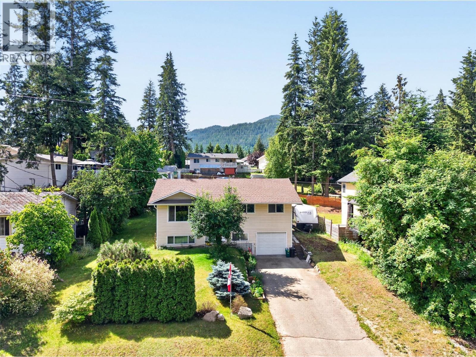 2250 Auto Road Se, Salmon Arm, British Columbia  V1E 1K5 - Photo 1 - 10392210
