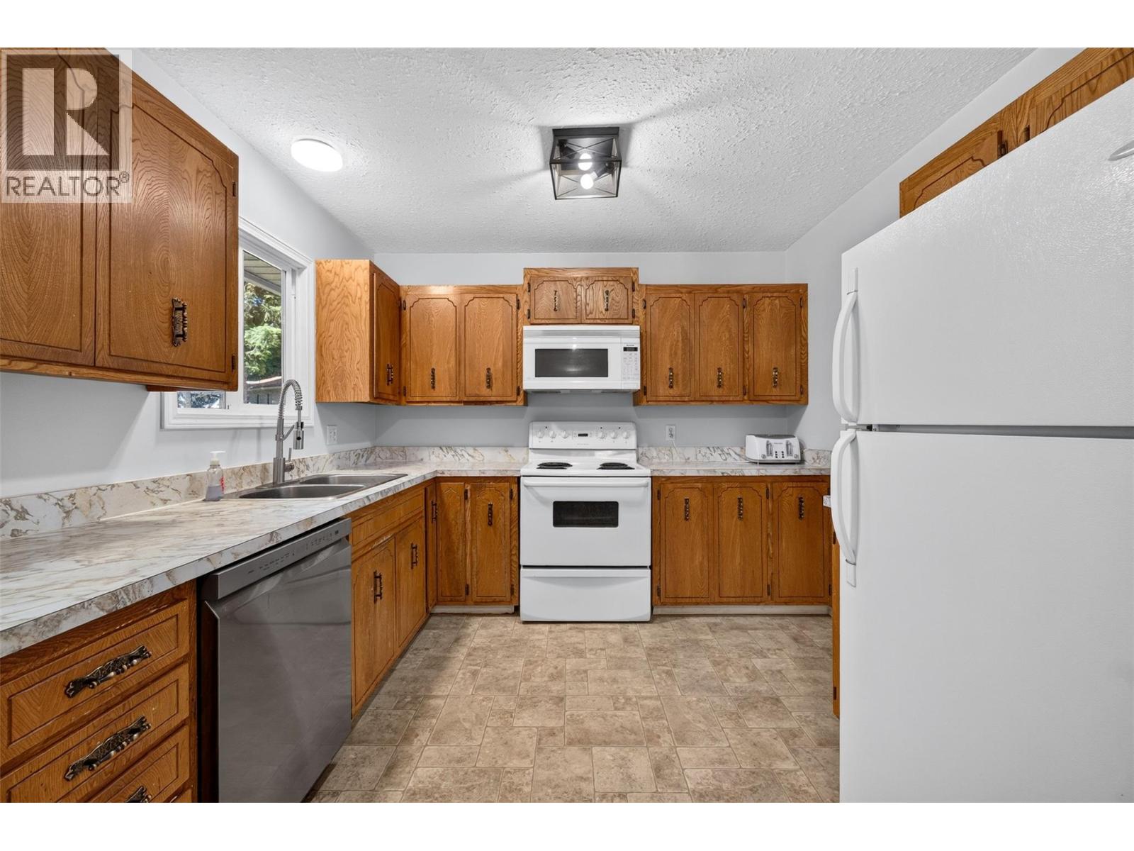 2250 Auto Road Se, Salmon Arm, British Columbia  V1E 1K5 - Photo 14 - 10392210