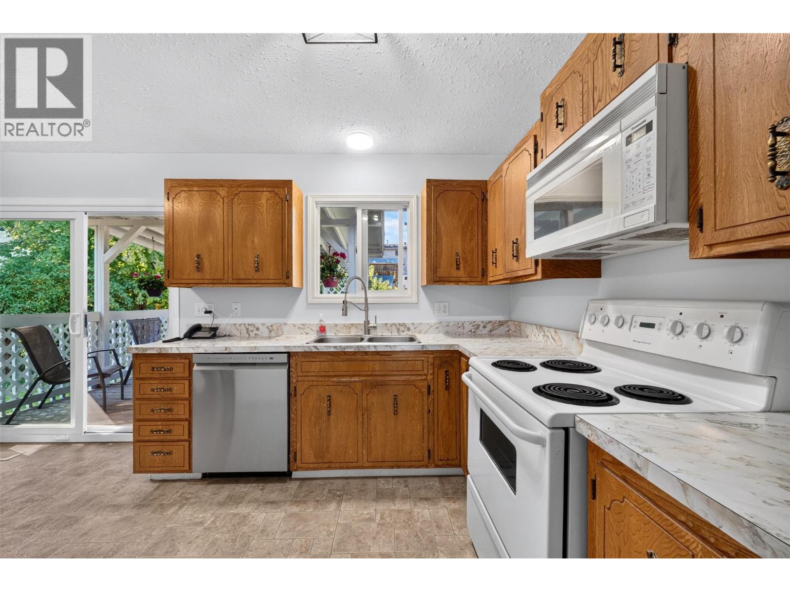 2250 Auto Road Se, Salmon Arm, British Columbia  V1E 1K5 - Photo 15 - 10392210