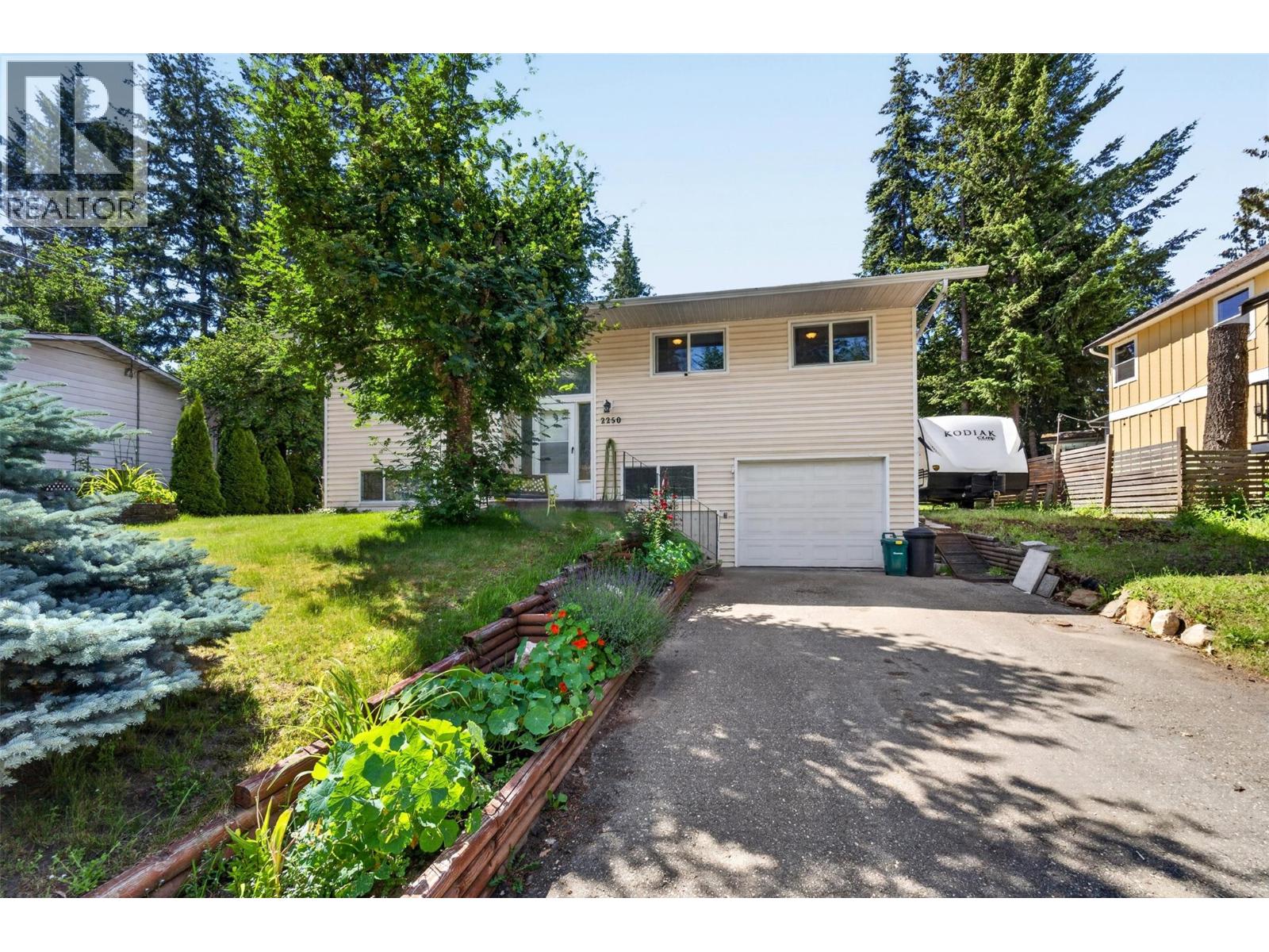 2250 Auto Road Se, Salmon Arm, British Columbia  V1E 1K5 - Photo 45 - 10392210