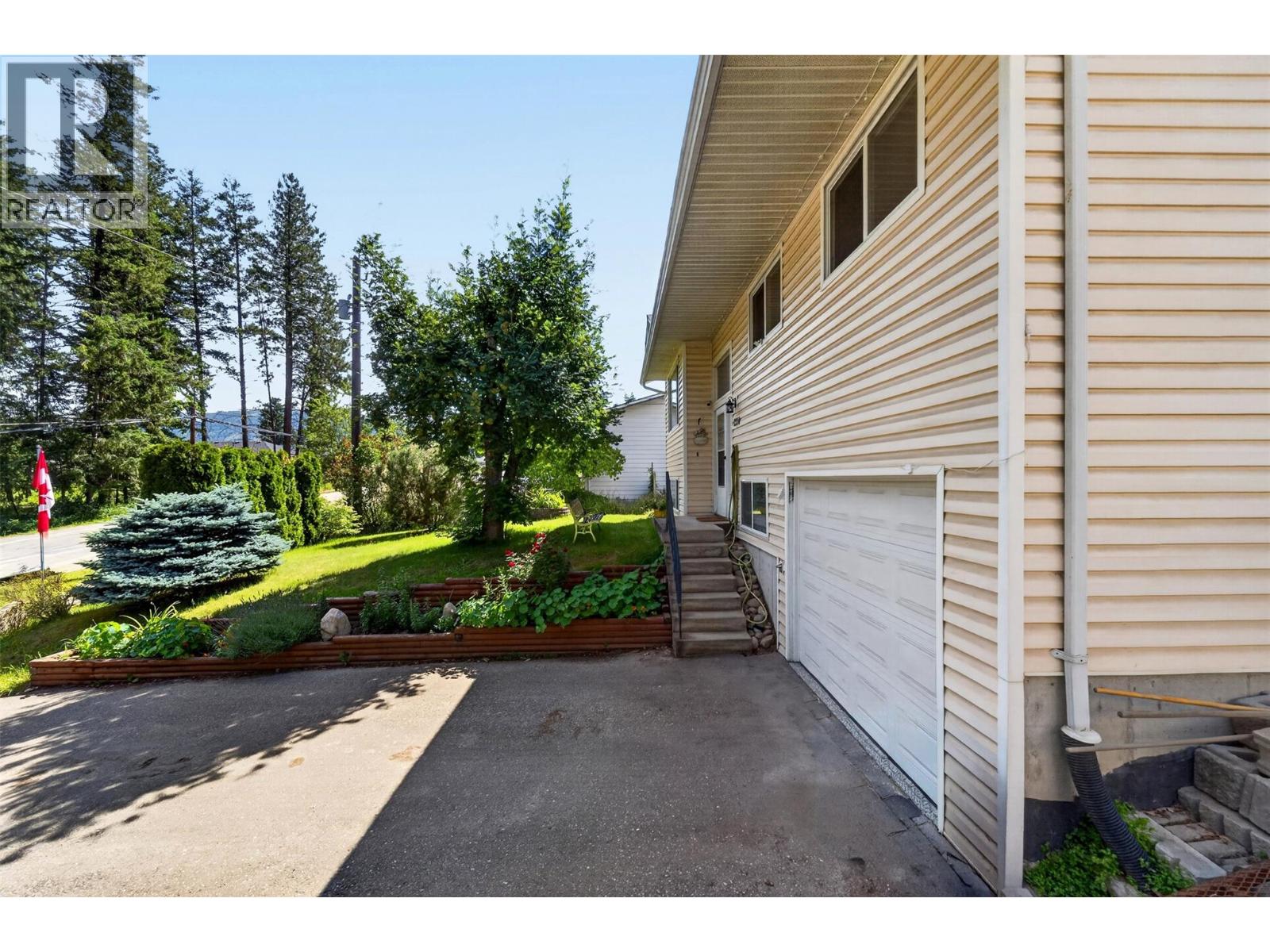 2250 Auto Road Se, Salmon Arm, British Columbia  V1E 1K5 - Photo 69 - 10392210