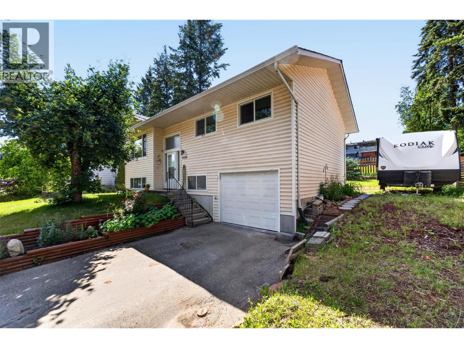 2250 Auto Road Se, Salmon Arm, British Columbia  V1E 1K5 - Photo 70 - 10392210