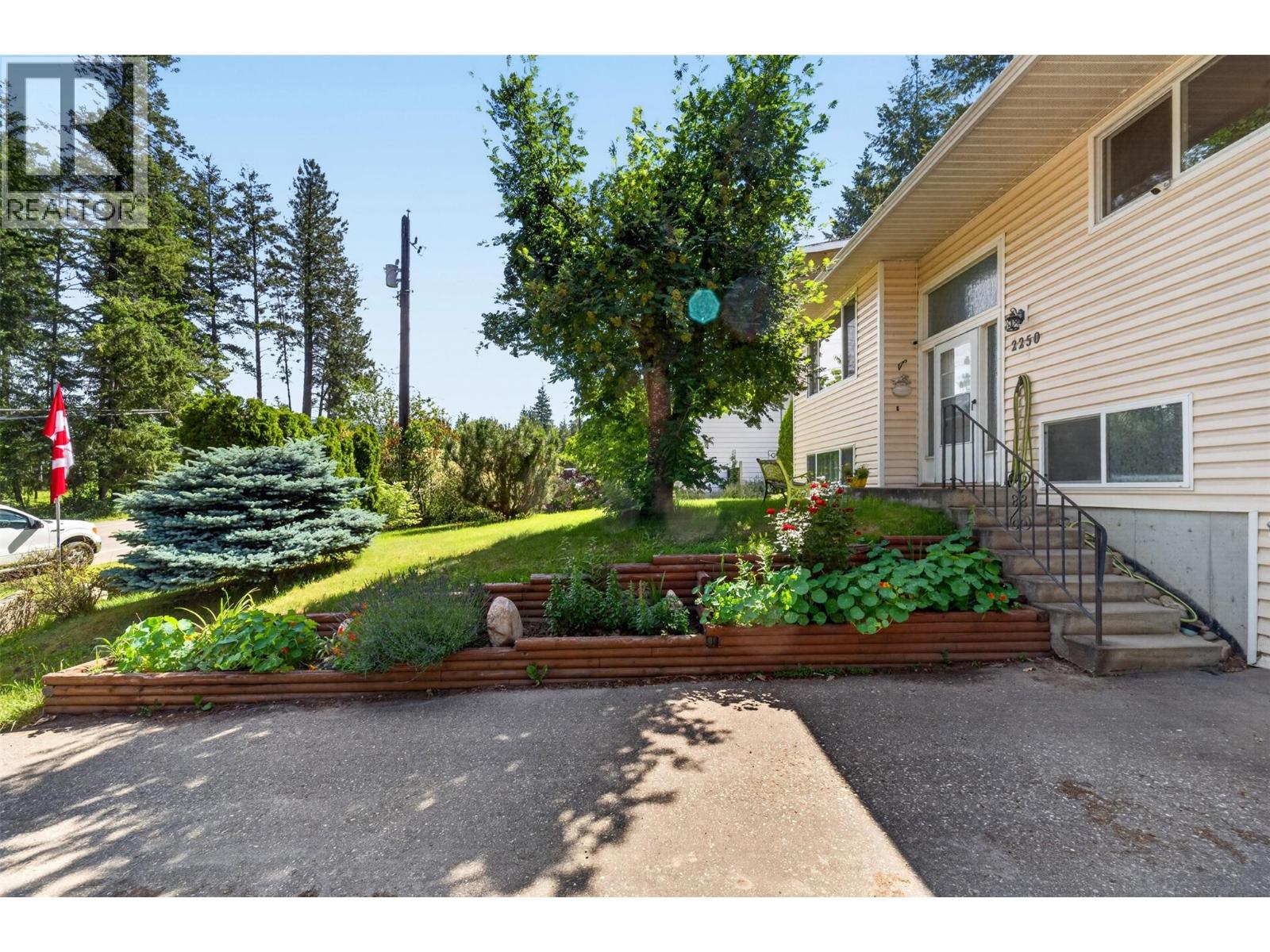 2250 Auto Road Se, Salmon Arm, British Columbia  V1E 1K5 - Photo 71 - 10392210
