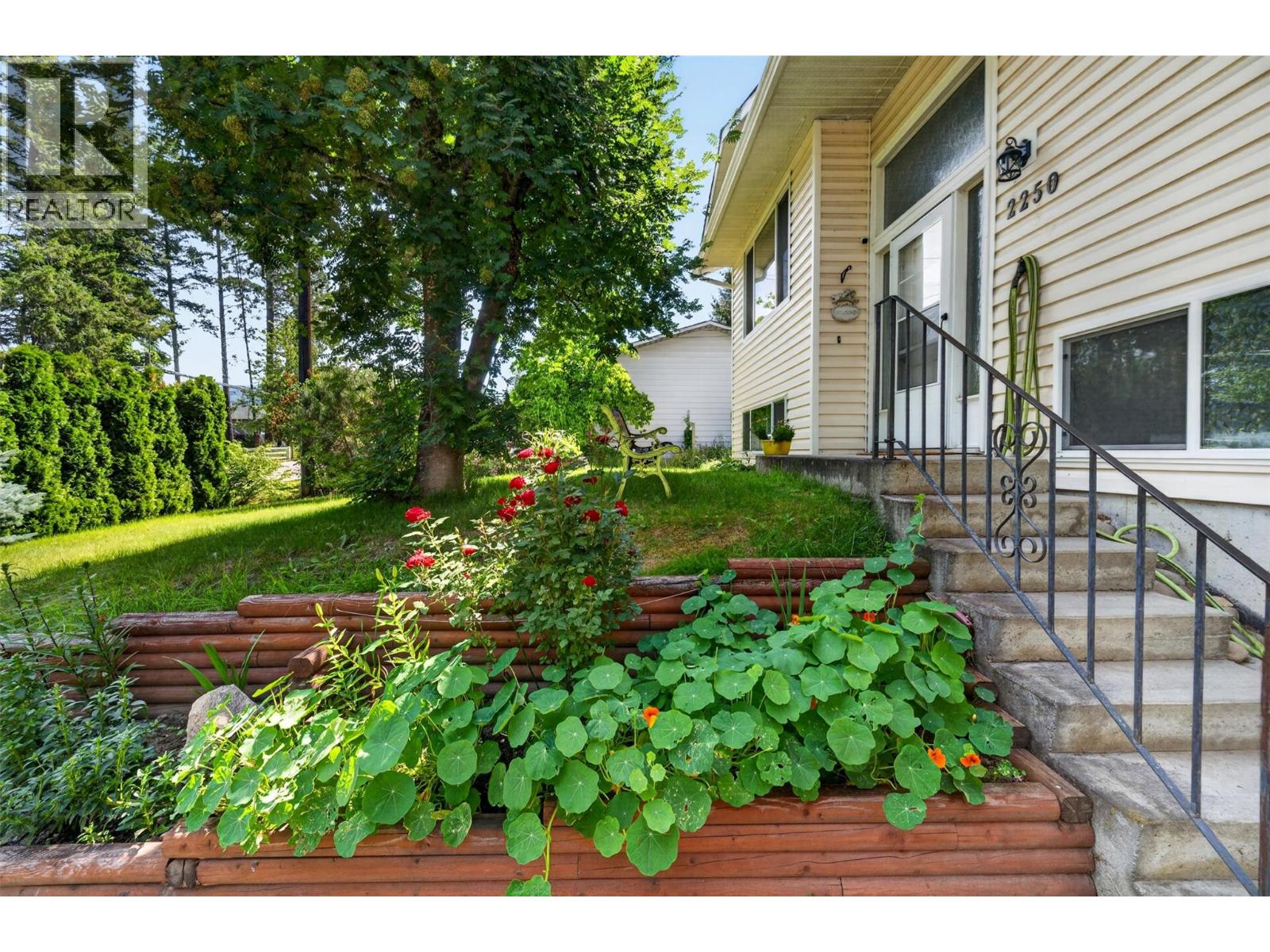 2250 Auto Road Se, Salmon Arm, British Columbia  V1E 1K5 - Photo 72 - 10392210