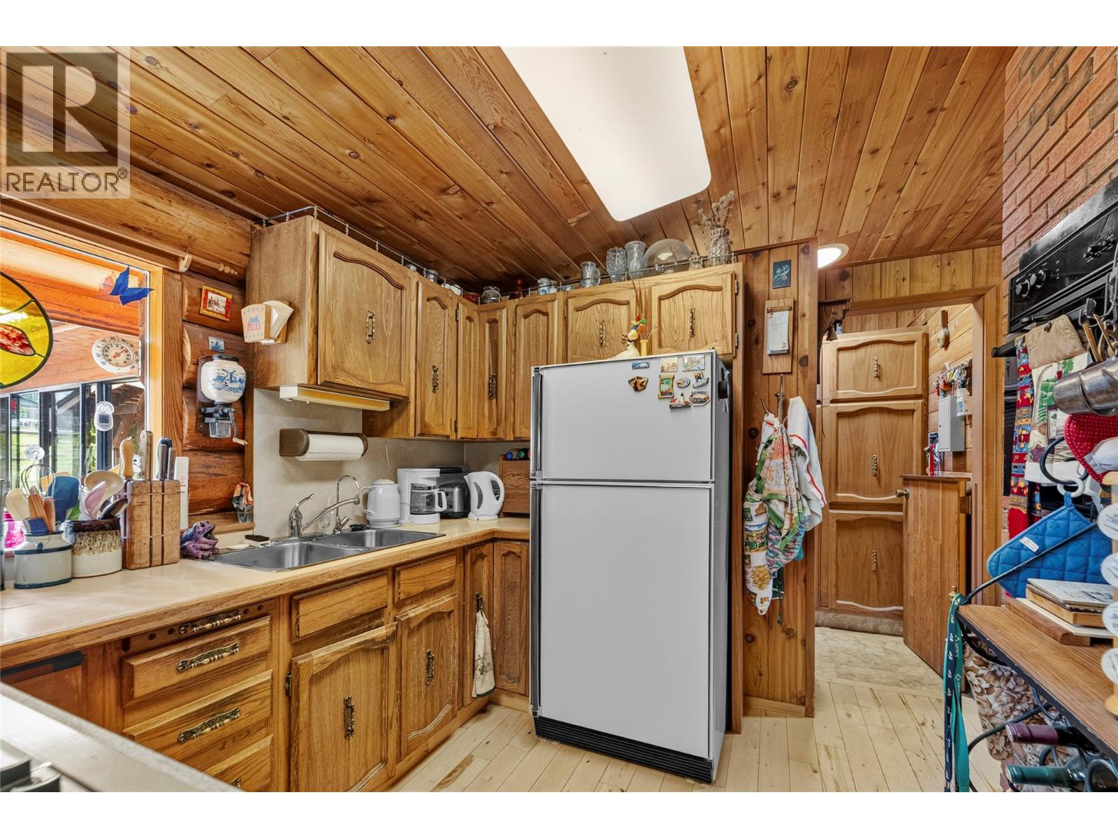 3069 Fox Farm Road, Merritt, British Columbia  V1K 1B8 - Photo 10 - 10392191