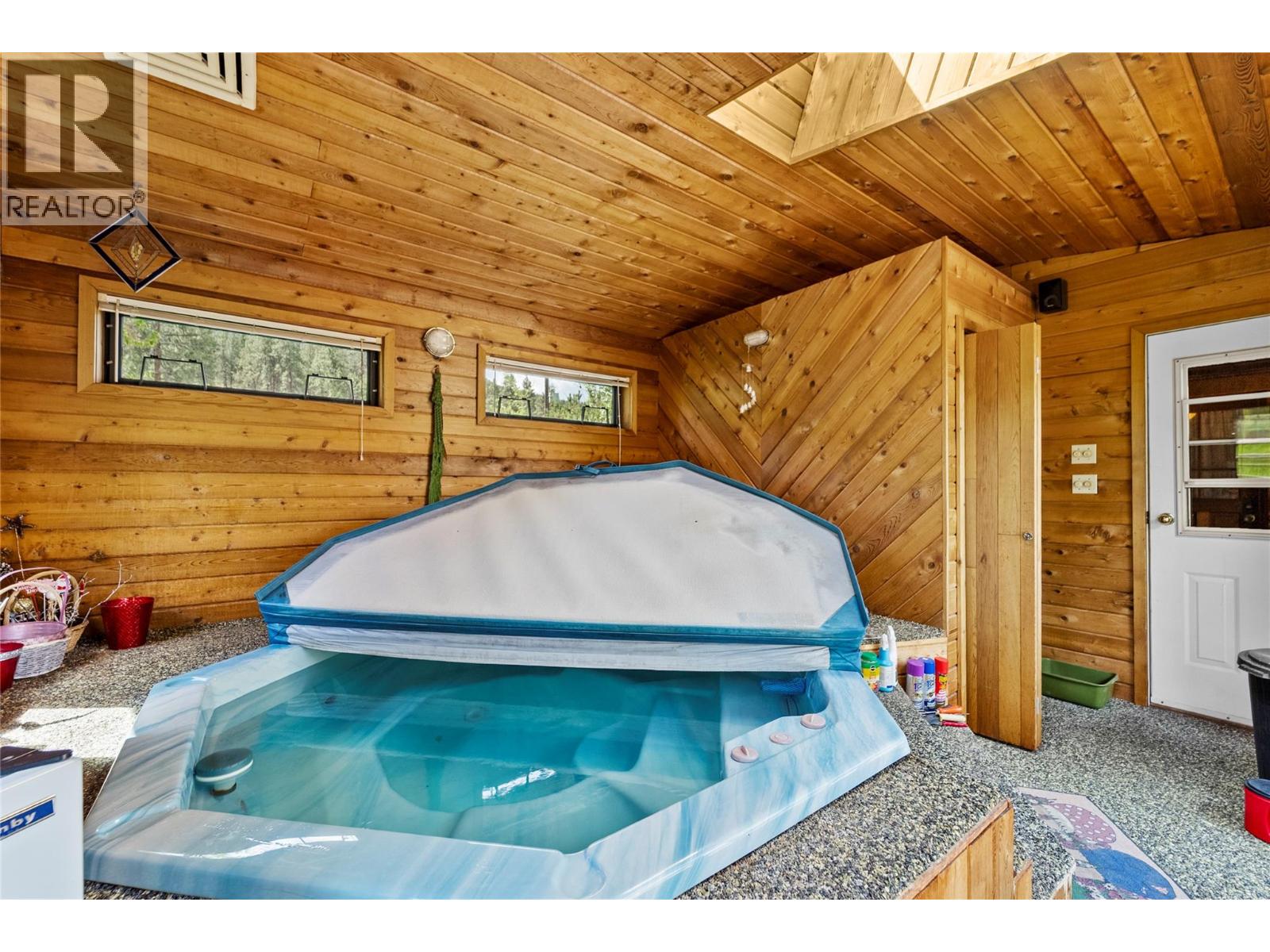 3069 Fox Farm Road, Merritt, British Columbia  V1K 1B8 - Photo 8 - 10392191