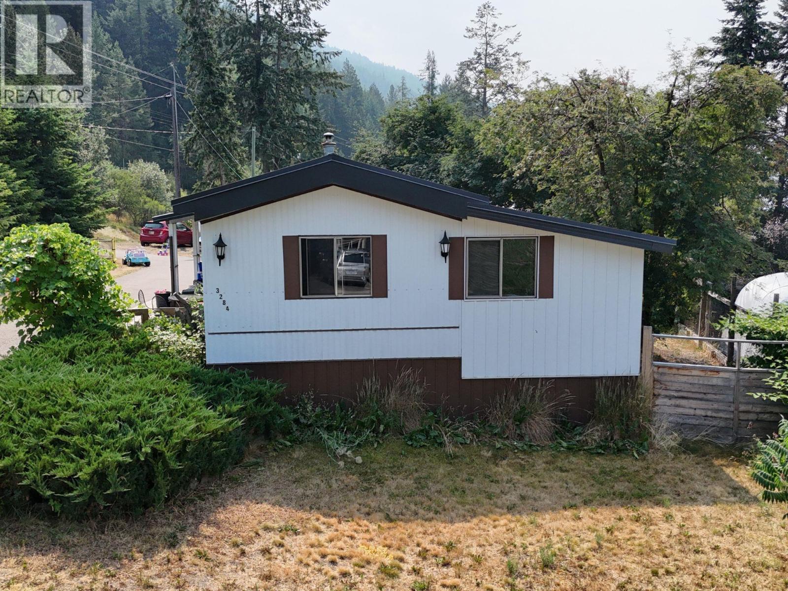 3284 Queens Avenue Unit# 1, Moyie, British Columbia  V0B 2A0 - Photo 1 - 10391839