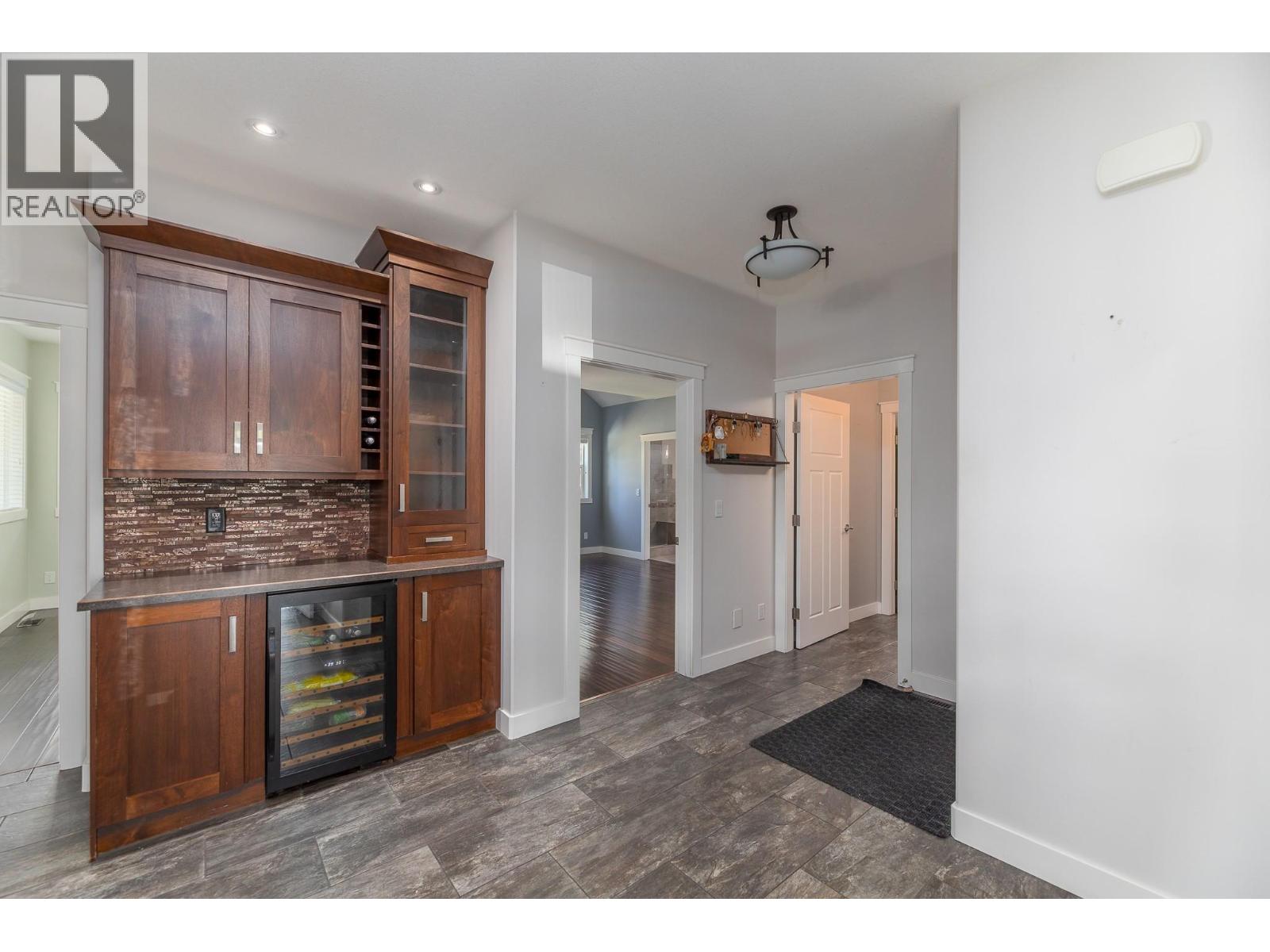 567 Pineview Road, Penticton, British Columbia  V2A 7S8 - Photo 14 - 10392310