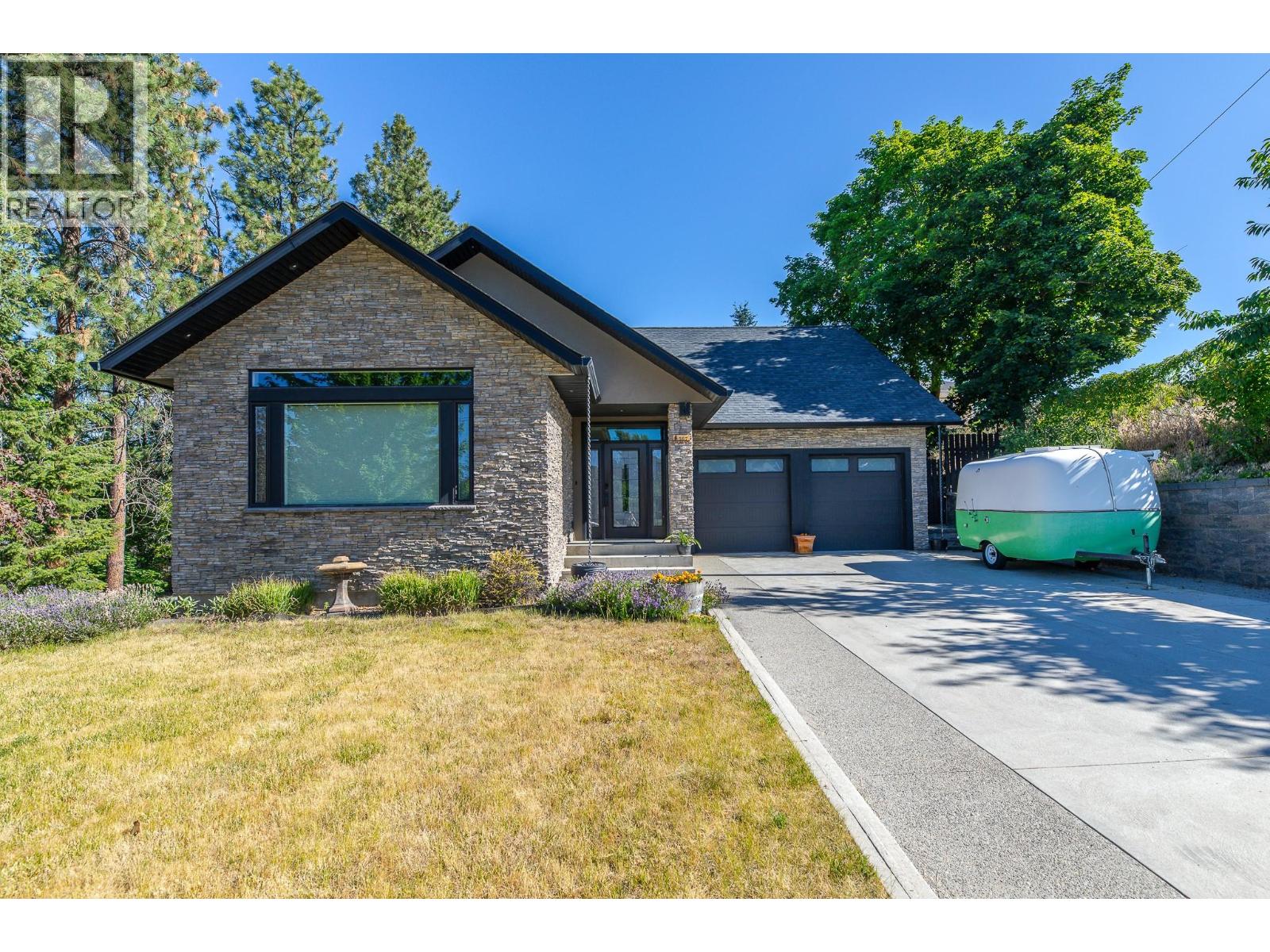567 Pineview Road, Penticton, British Columbia  V2A 7S8 - Photo 2 - 10392310