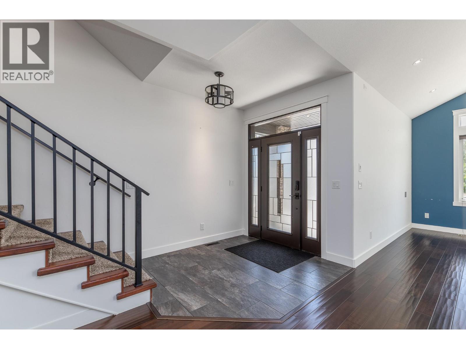 567 Pineview Road, Penticton, British Columbia  V2A 7S8 - Photo 3 - 10392310