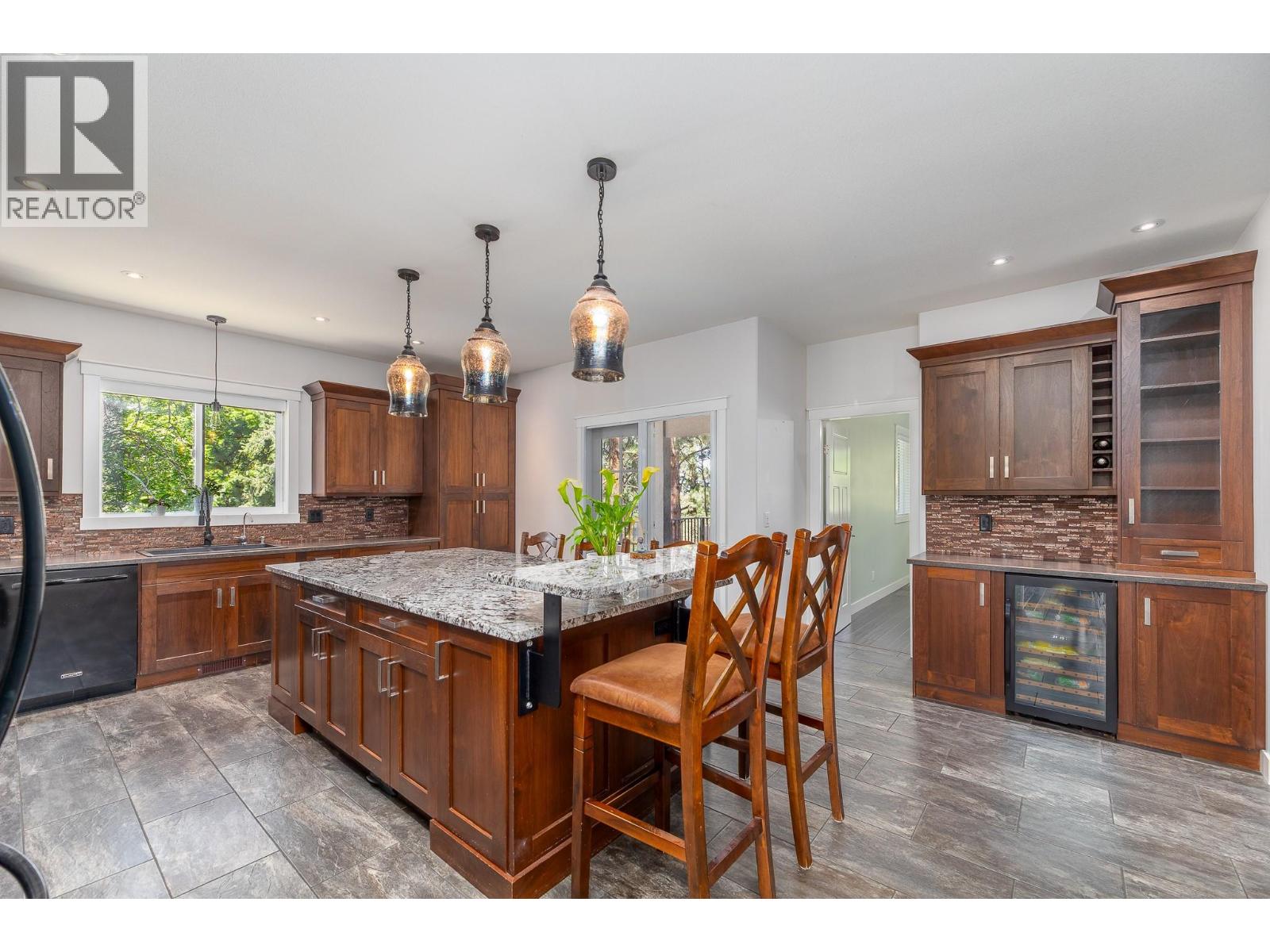 567 Pineview Road, Penticton, British Columbia  V2A 7S8 - Photo 8 - 10392310