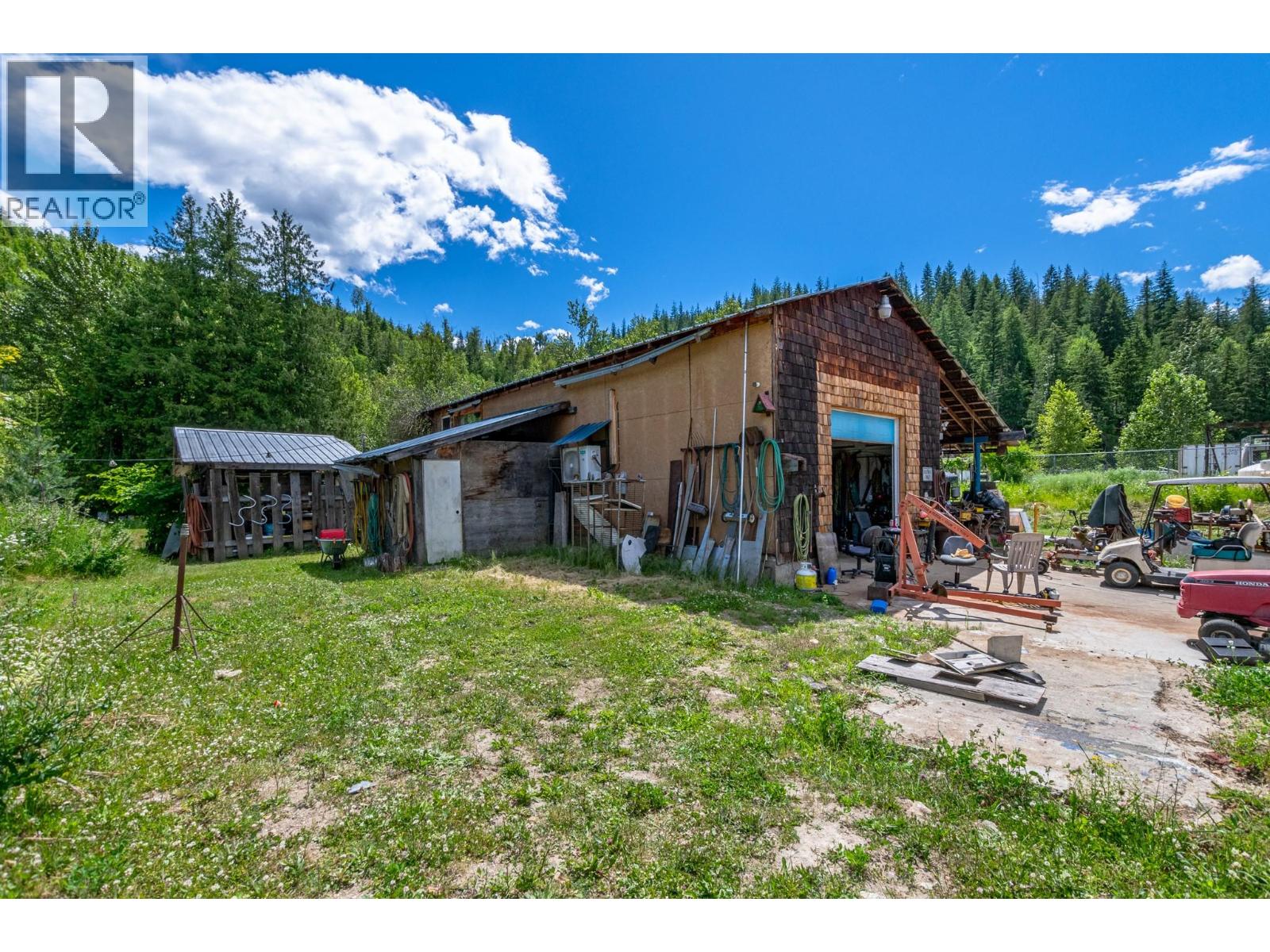 1940 Trans Can Highway, Sicamous, British Columbia  V0E 2V0 - Photo 4 - 10392202