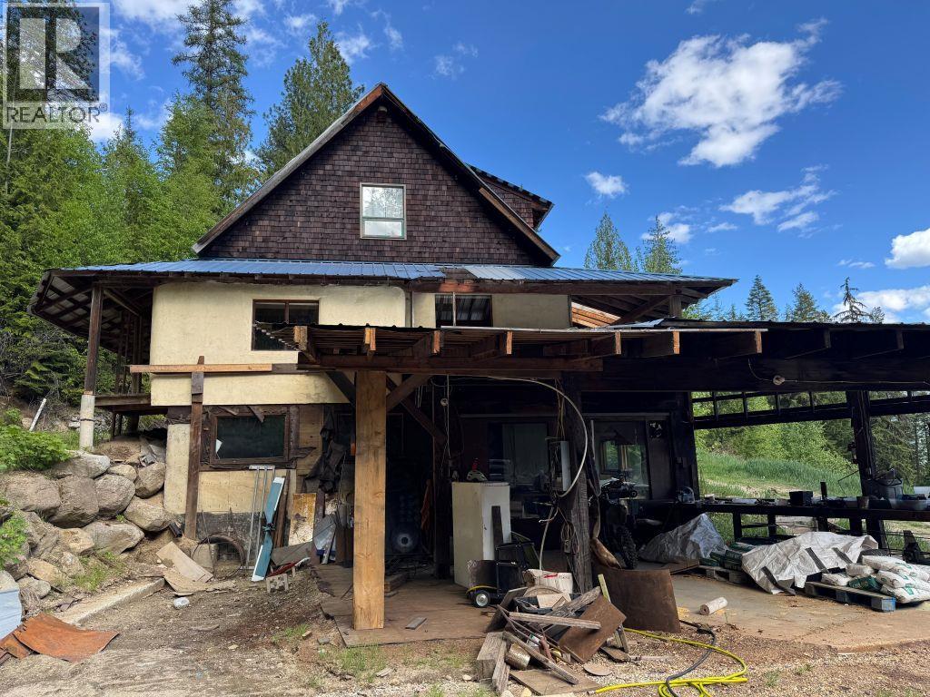 6001 Longbeach Road, Nelson, British Columbia  V1L 6P3 - Photo 1 - 10391294