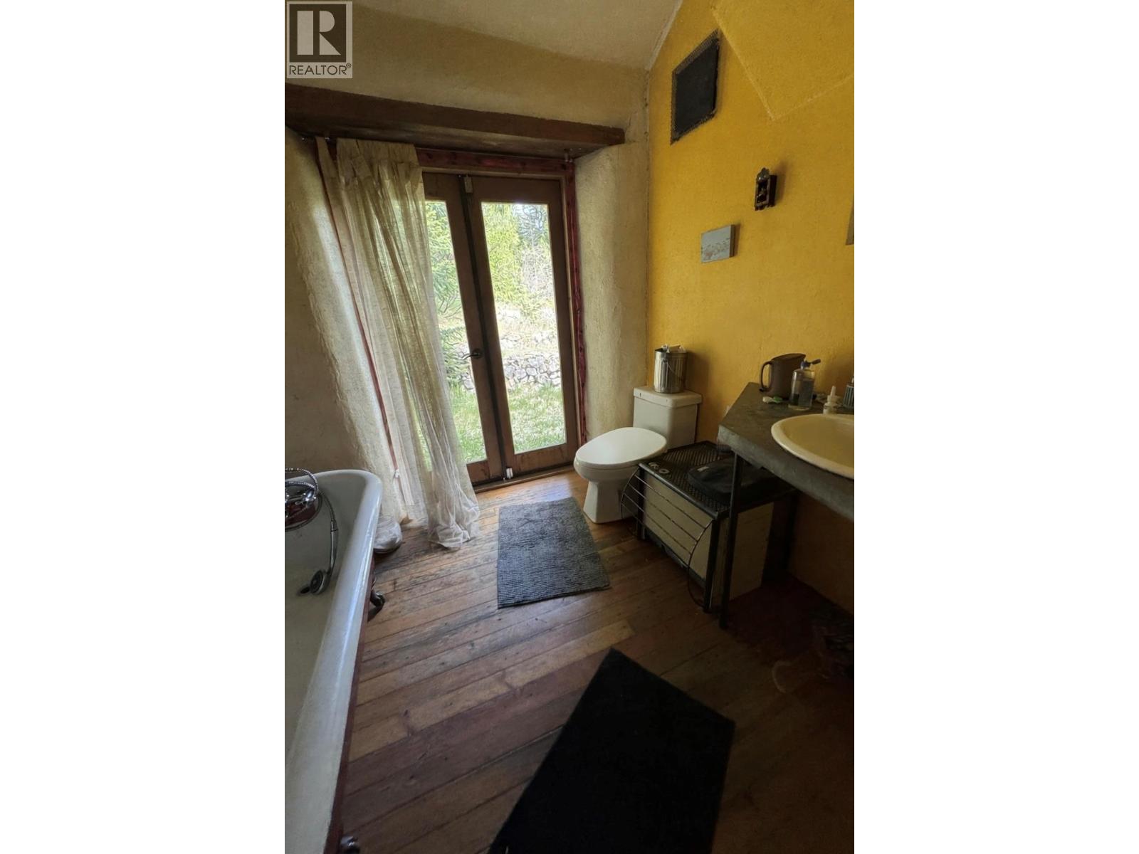 6001 Longbeach Road, Nelson, British Columbia  V1L 6P3 - Photo 11 - 10391294