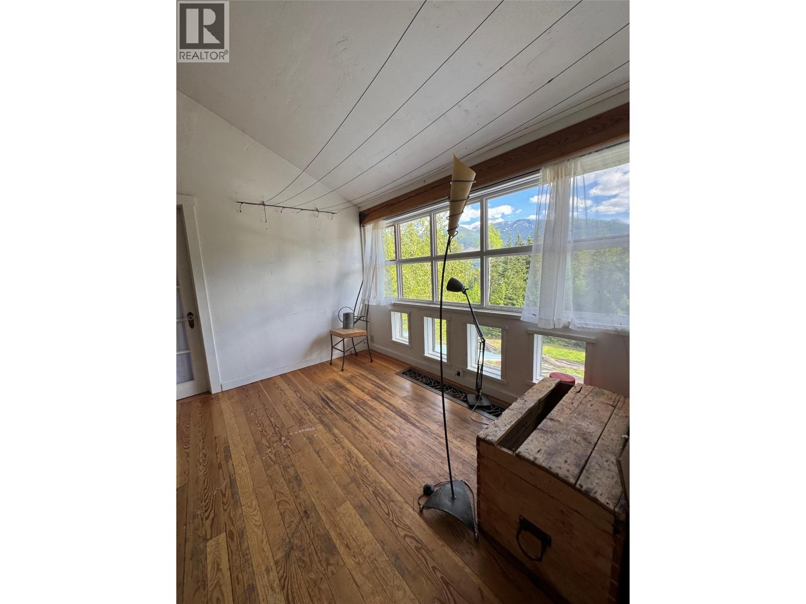 6001 Longbeach Road, Nelson, British Columbia  V1L 6P3 - Photo 24 - 10391294