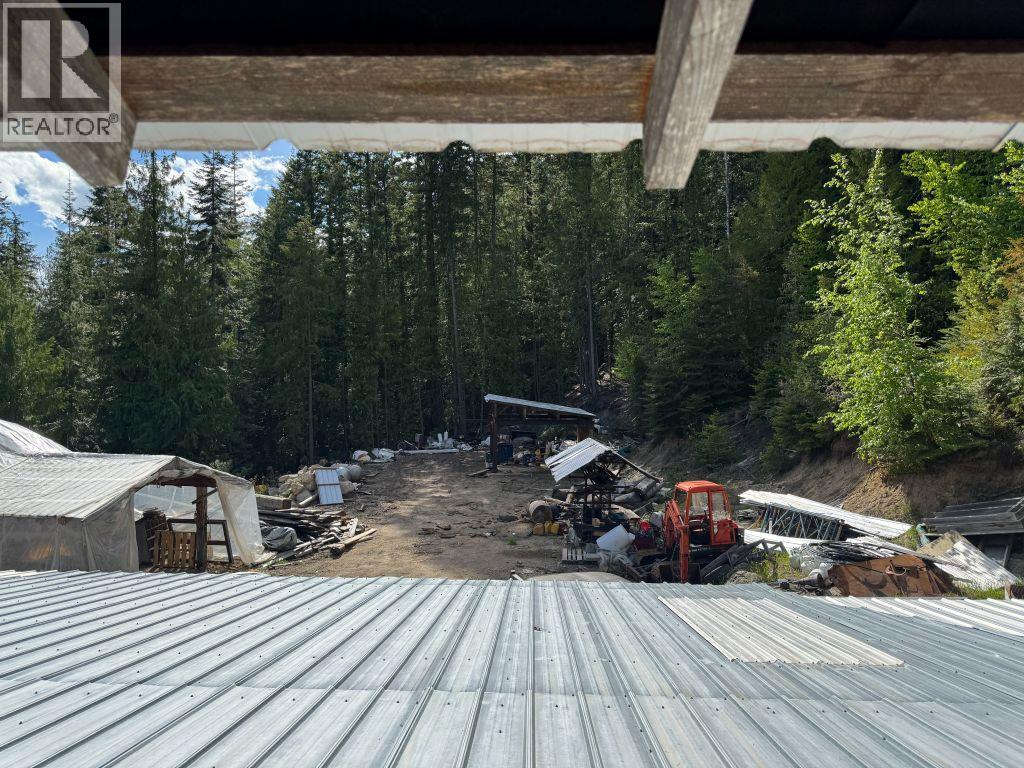 6001 Longbeach Road, Nelson, British Columbia  V1L 6P3 - Photo 3 - 10391294
