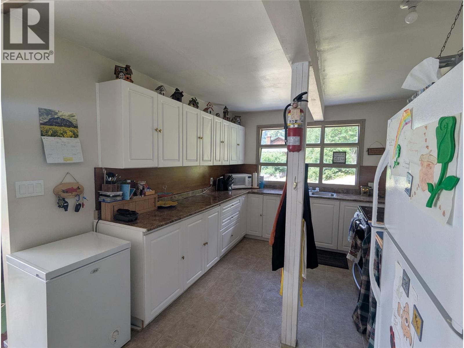 2257 Chief Atahm Drive, Adams Lake, British Columbia  V0E 1M2 - Photo 6 - 10392393
