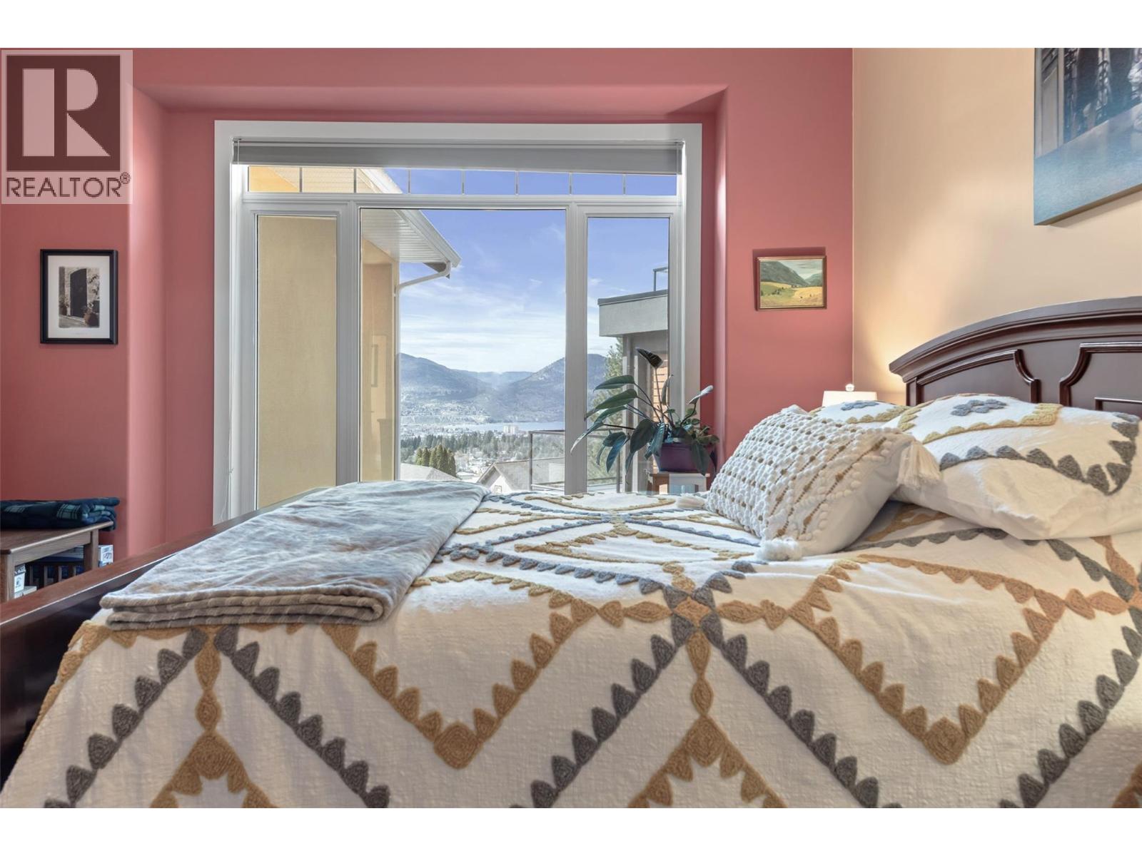 1576 Holden Road, Penticton, British Columbia  V2A 8M9 - Photo 9 - 10392233