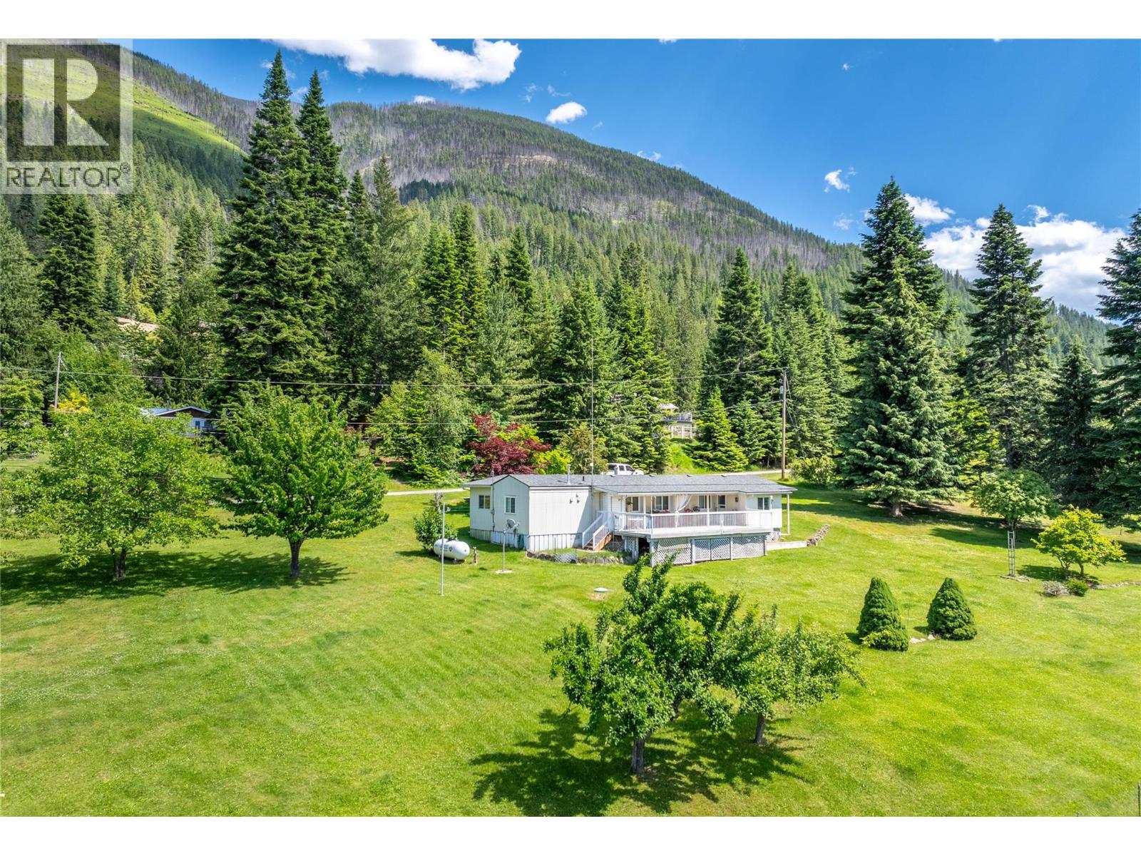 12655 Hepher Road, Boswell, British Columbia  V0B 1A4 - Photo 3 - 10391548