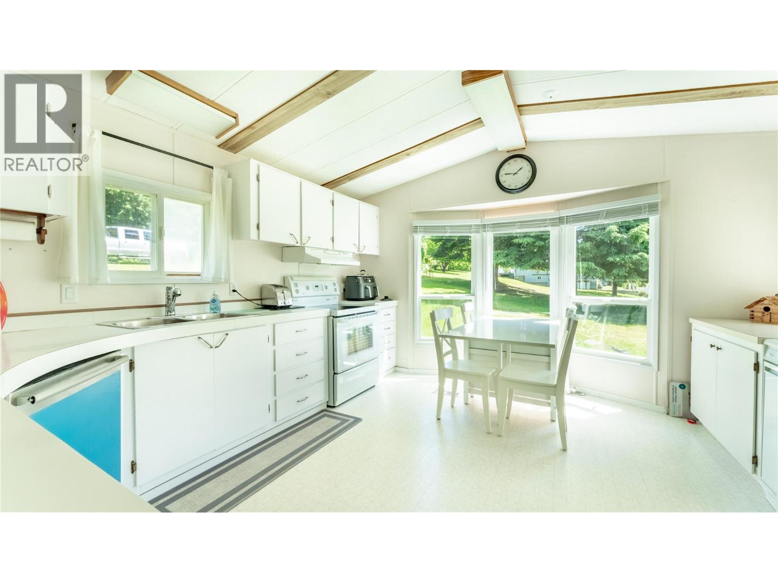 12655 Hepher Road, Boswell, British Columbia  V0B 1A4 - Photo 6 - 10391548