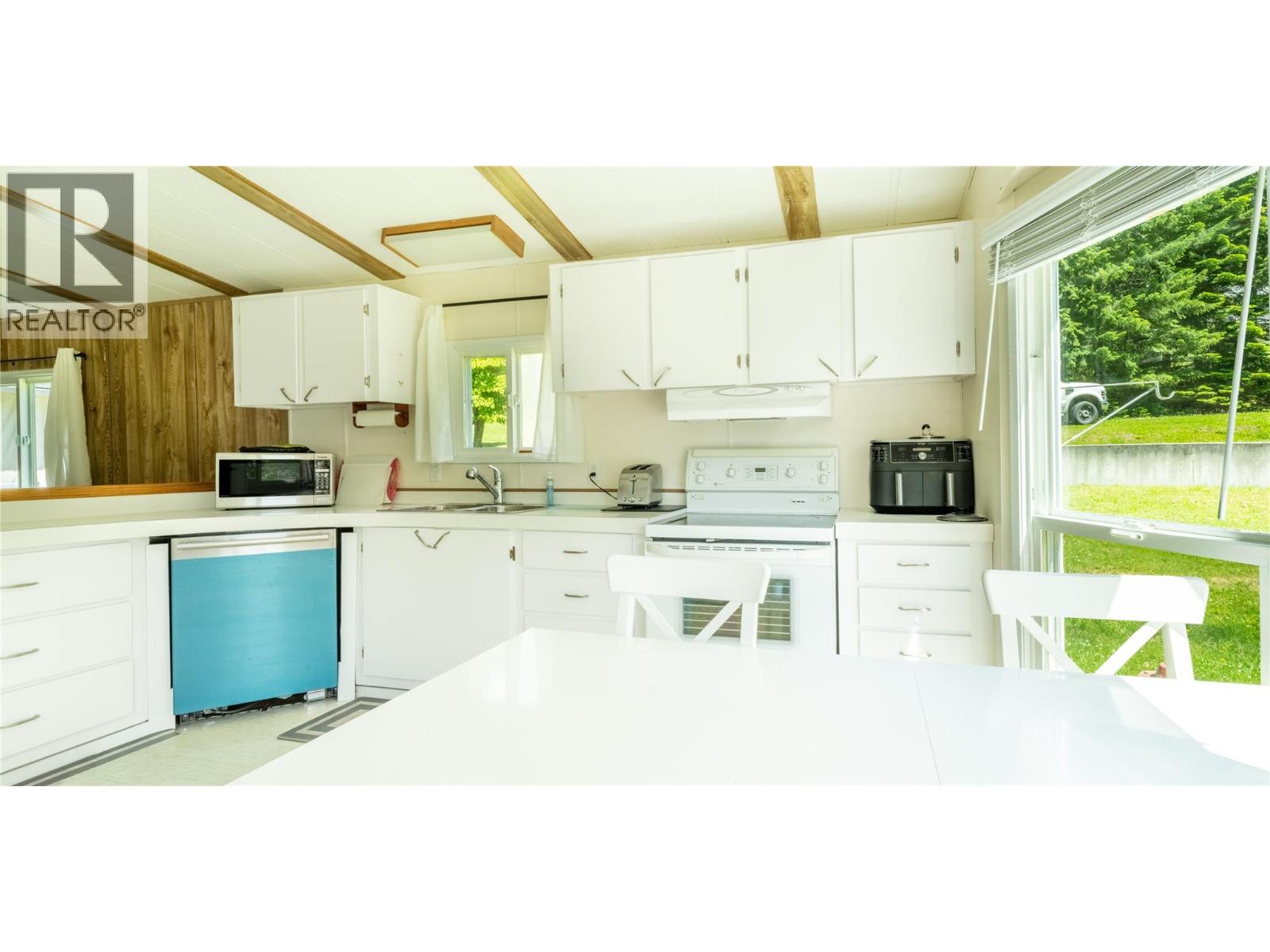 12655 Hepher Road, Boswell, British Columbia  V0B 1A4 - Photo 8 - 10391548