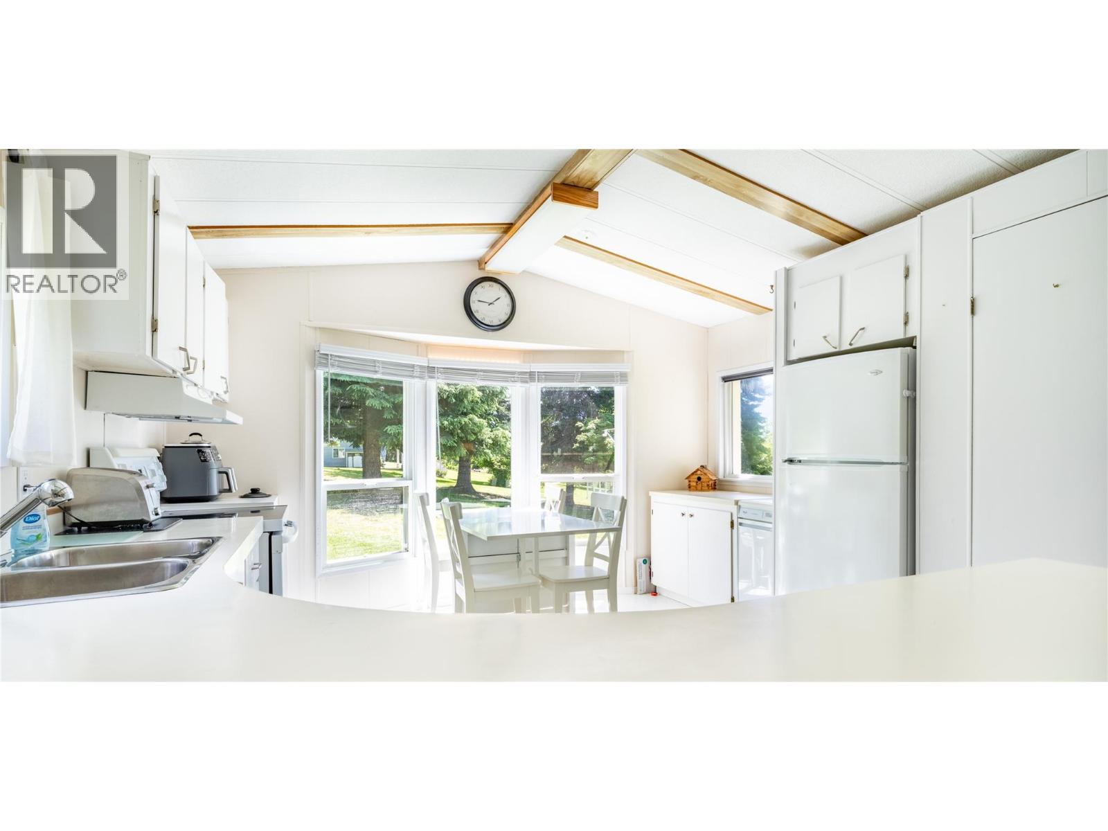12655 Hepher Road, Boswell, British Columbia  V0B 1A4 - Photo 9 - 10391548