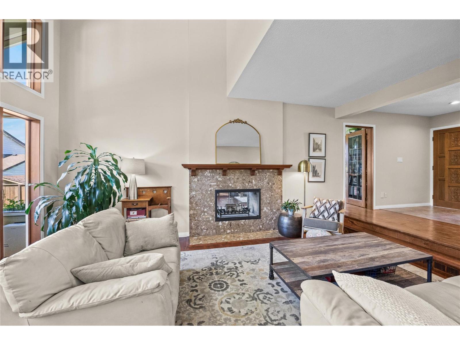 104 Heather Place, Penticton, British Columbia  V2A 8B3 - Photo 4 - 10392384