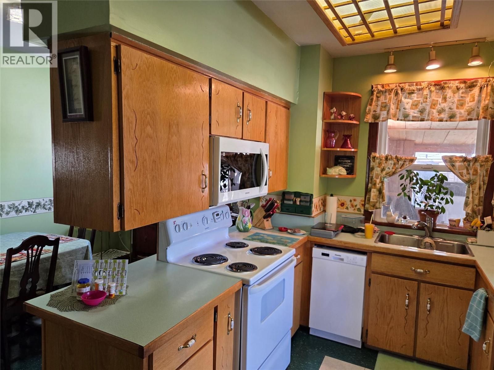 110 9th Avenue, Keremeos, British Columbia  V0X 1N3 - Photo 11 - 10392336
