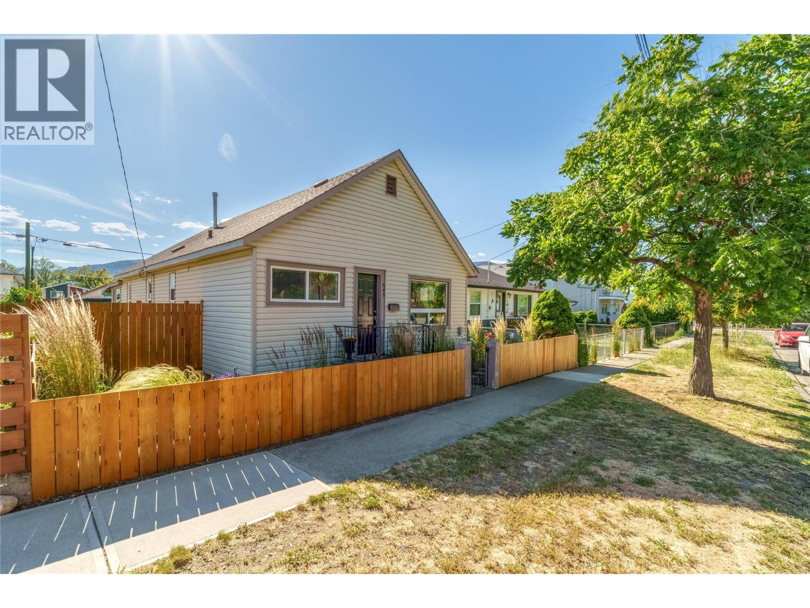 543 Burns Street, Penticton, British Columbia  V2A 4W9 - Photo 1 - 10392446