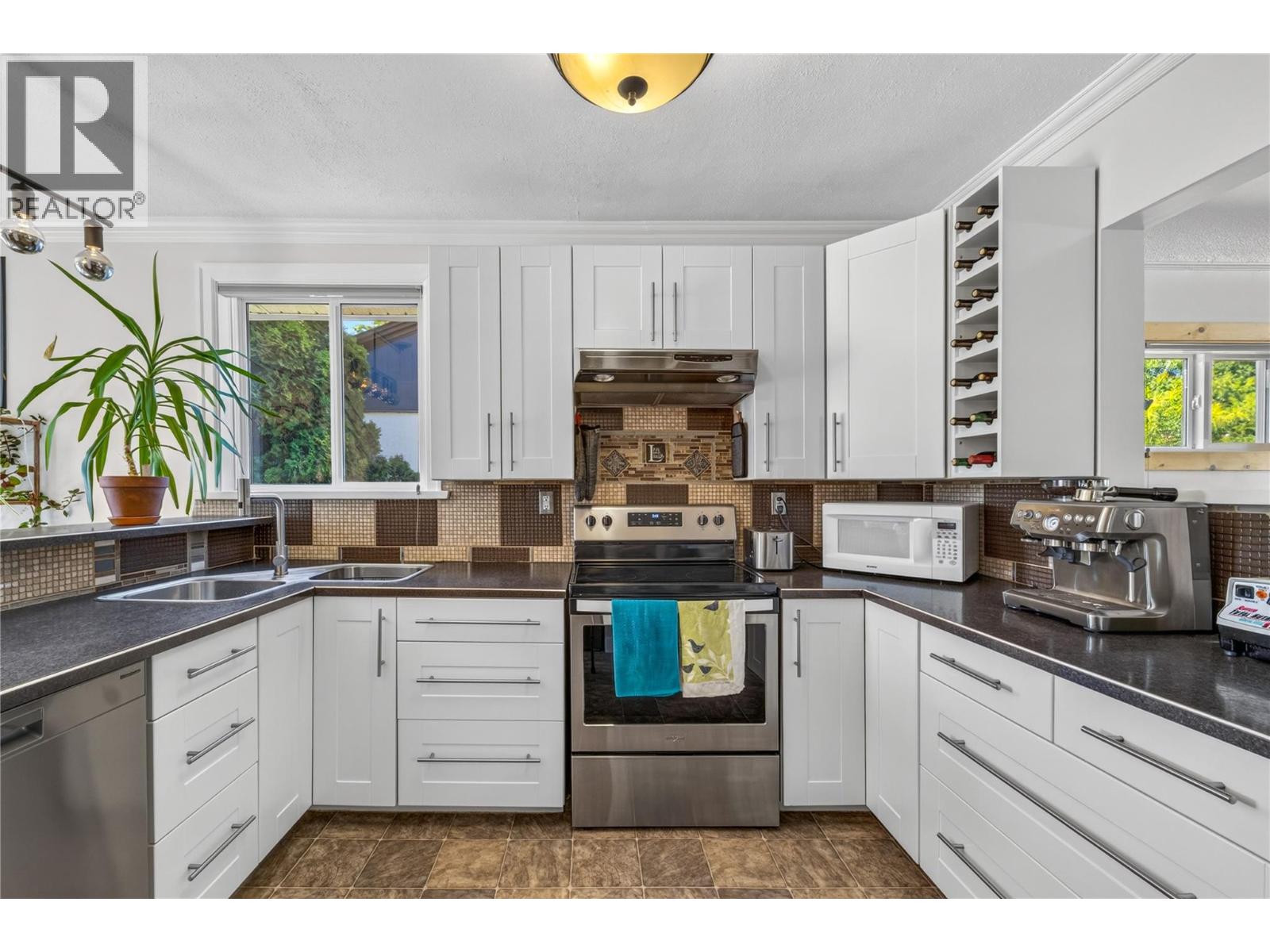 543 Burns Street, Penticton, British Columbia  V2A 4W9 - Photo 5 - 10392446
