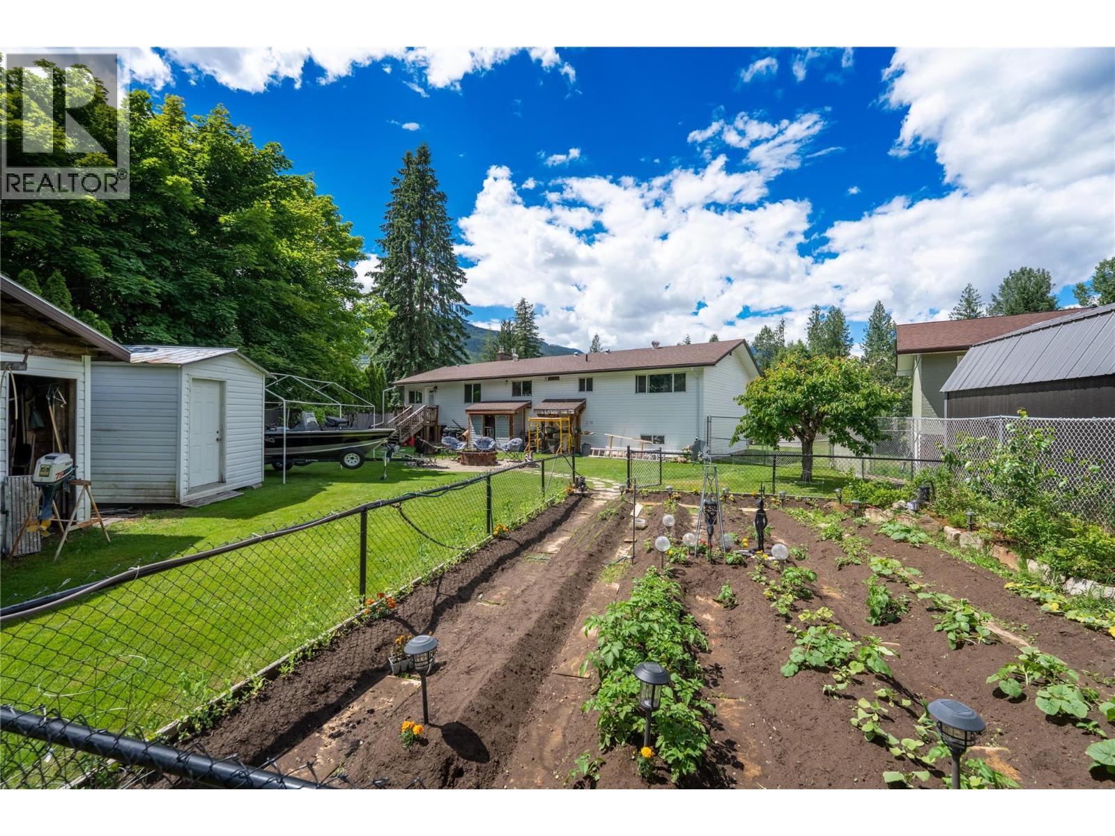 162 Pearkes Drive, Revelstoke, British Columbia  V0E 2S0 - Photo 43 - 10392178