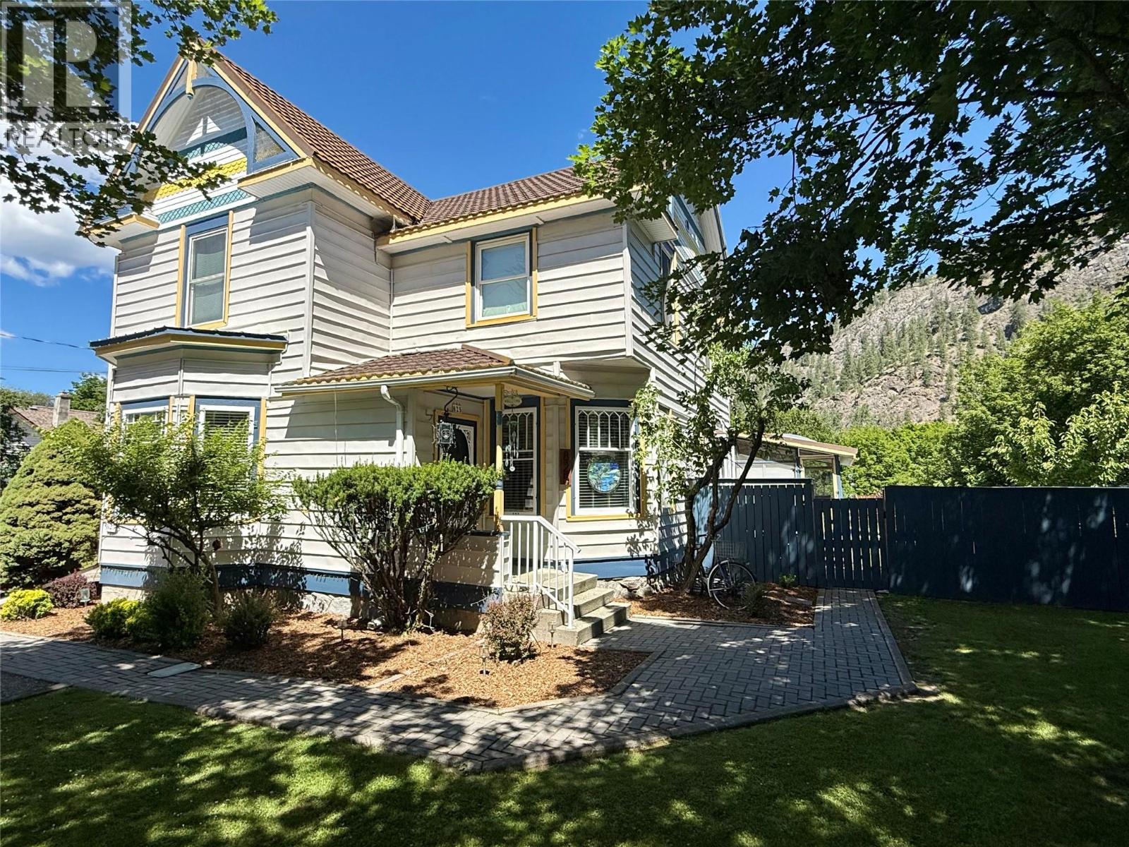 825 Central Avenue, Grand Forks, British Columbia  V0H 1H0 - Photo 1 - 10392267